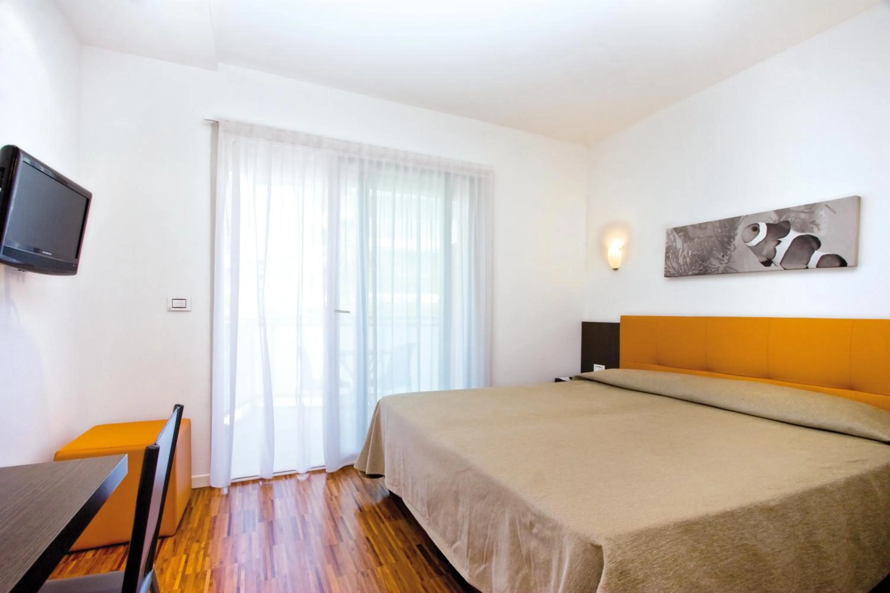 Bedroom, Bed in Hotel Simi Lan