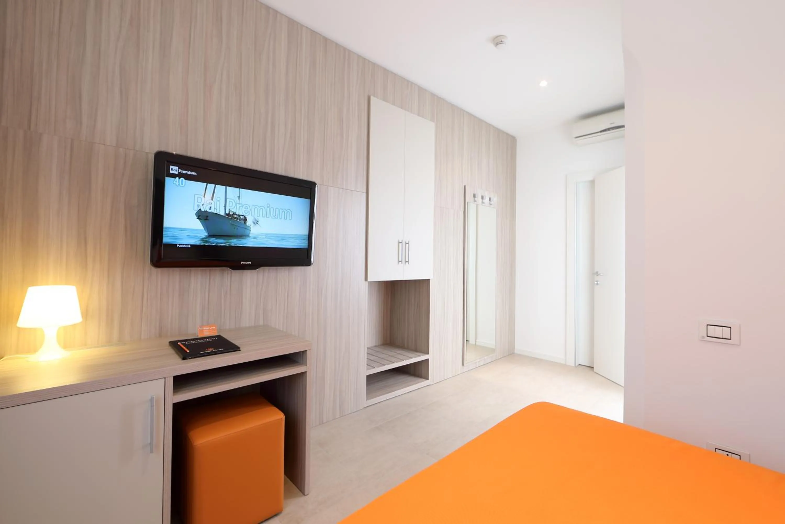 Photo of the whole room, Bed in Hotel Simi Lan