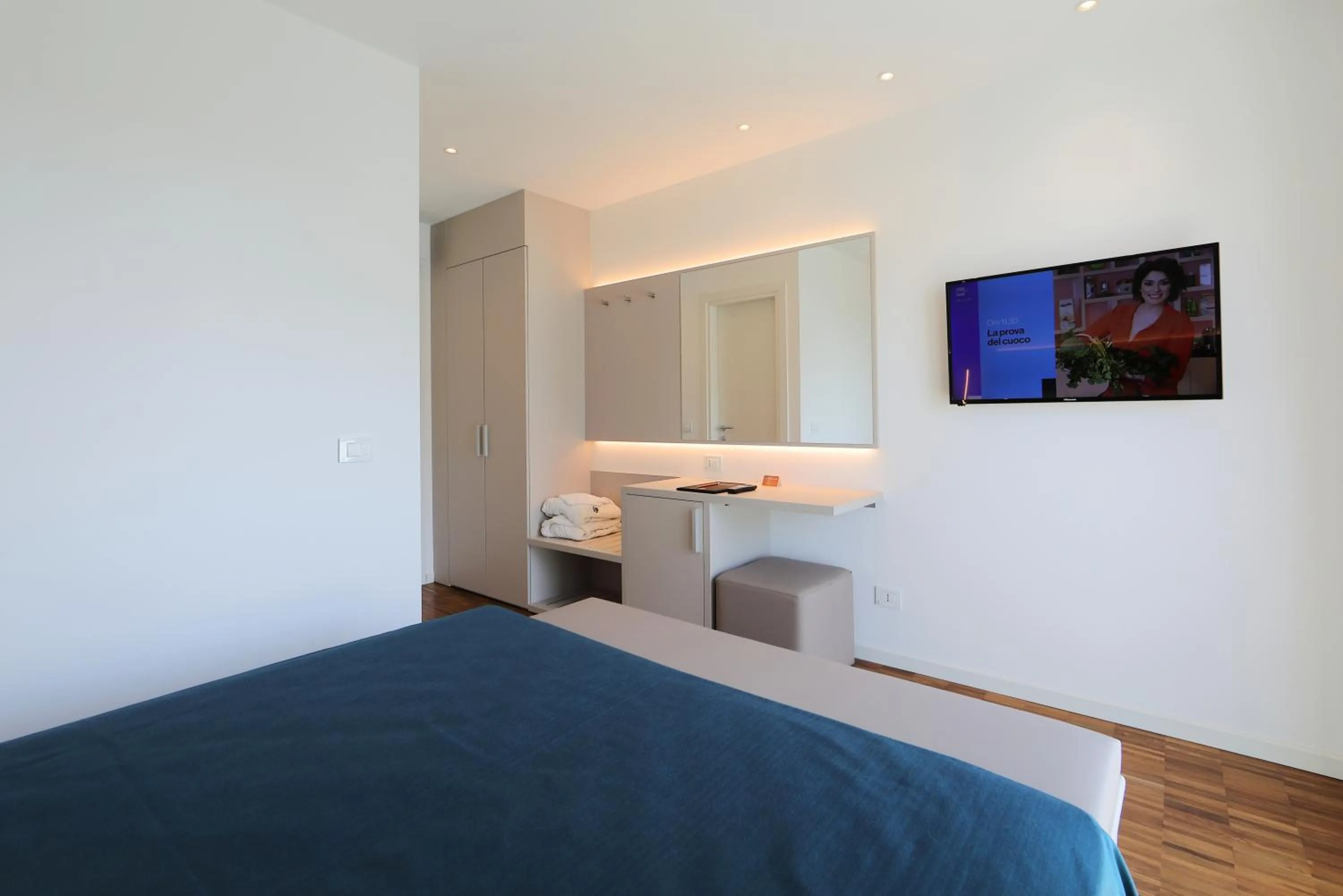 Photo of the whole room, Bed in Hotel Simi Lan