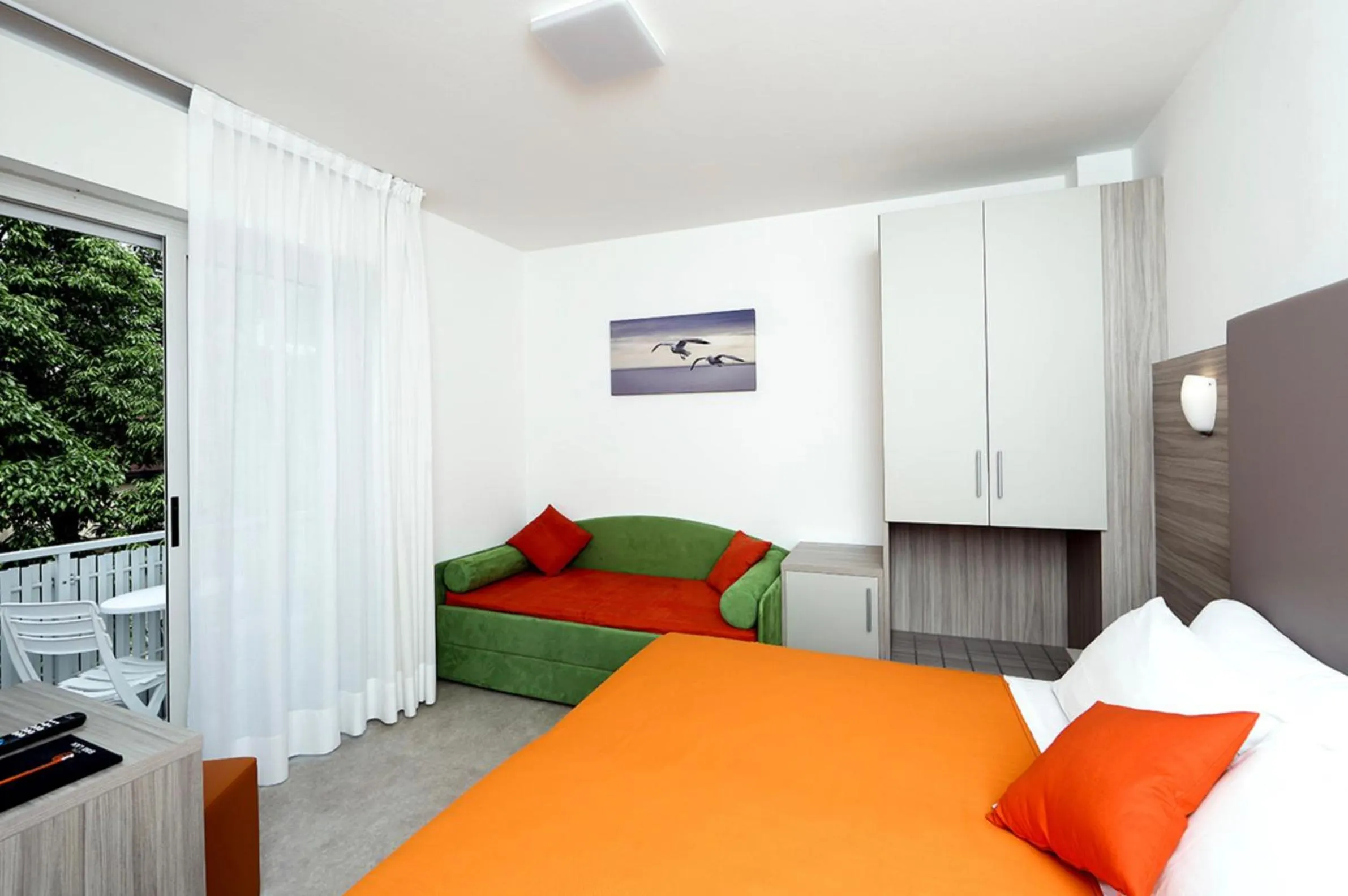 Bedroom, Bed in Hotel Simi Lan