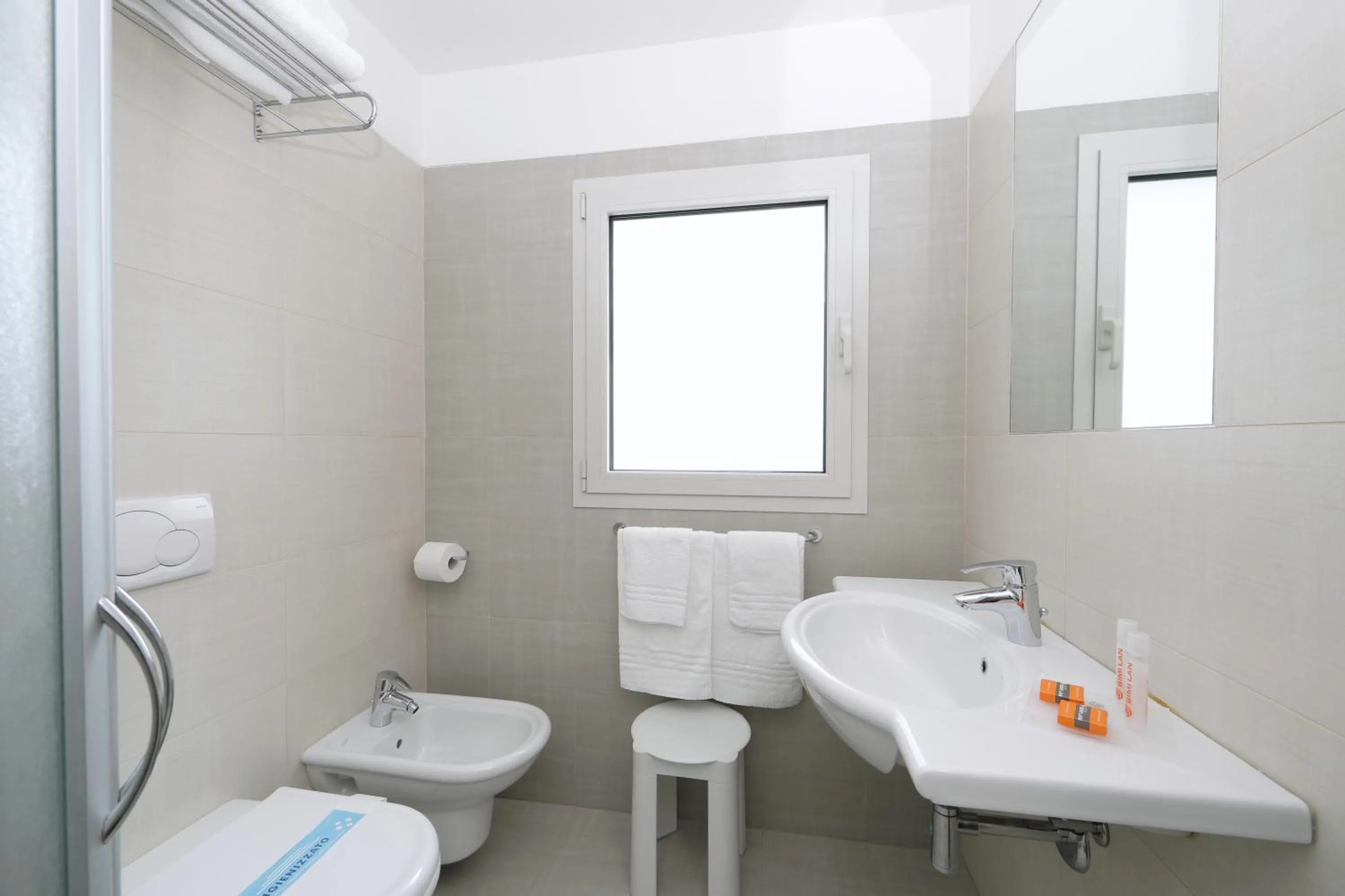 Bathroom in Hotel Simi Lan