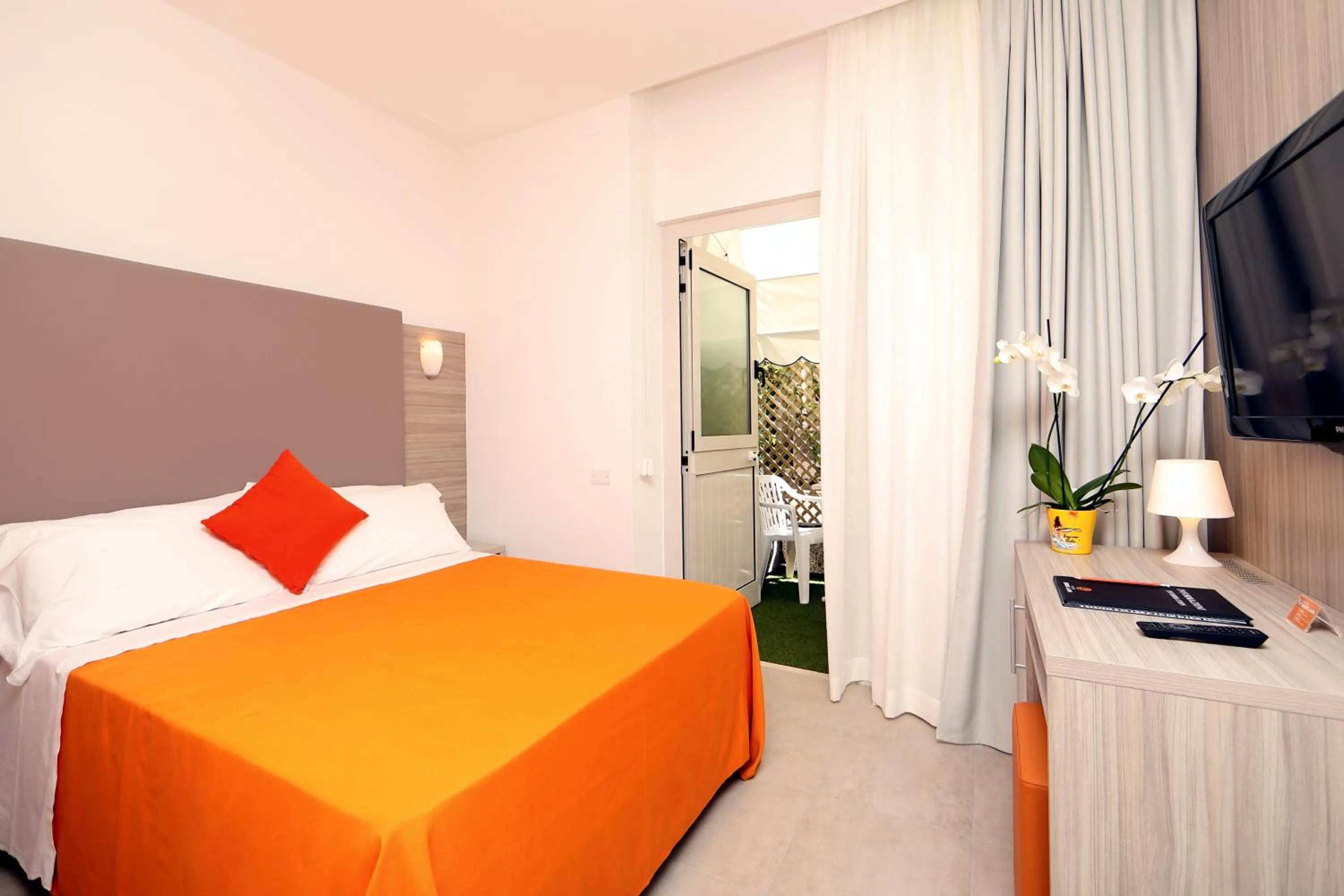 Photo of the whole room, Bed in Hotel Simi Lan