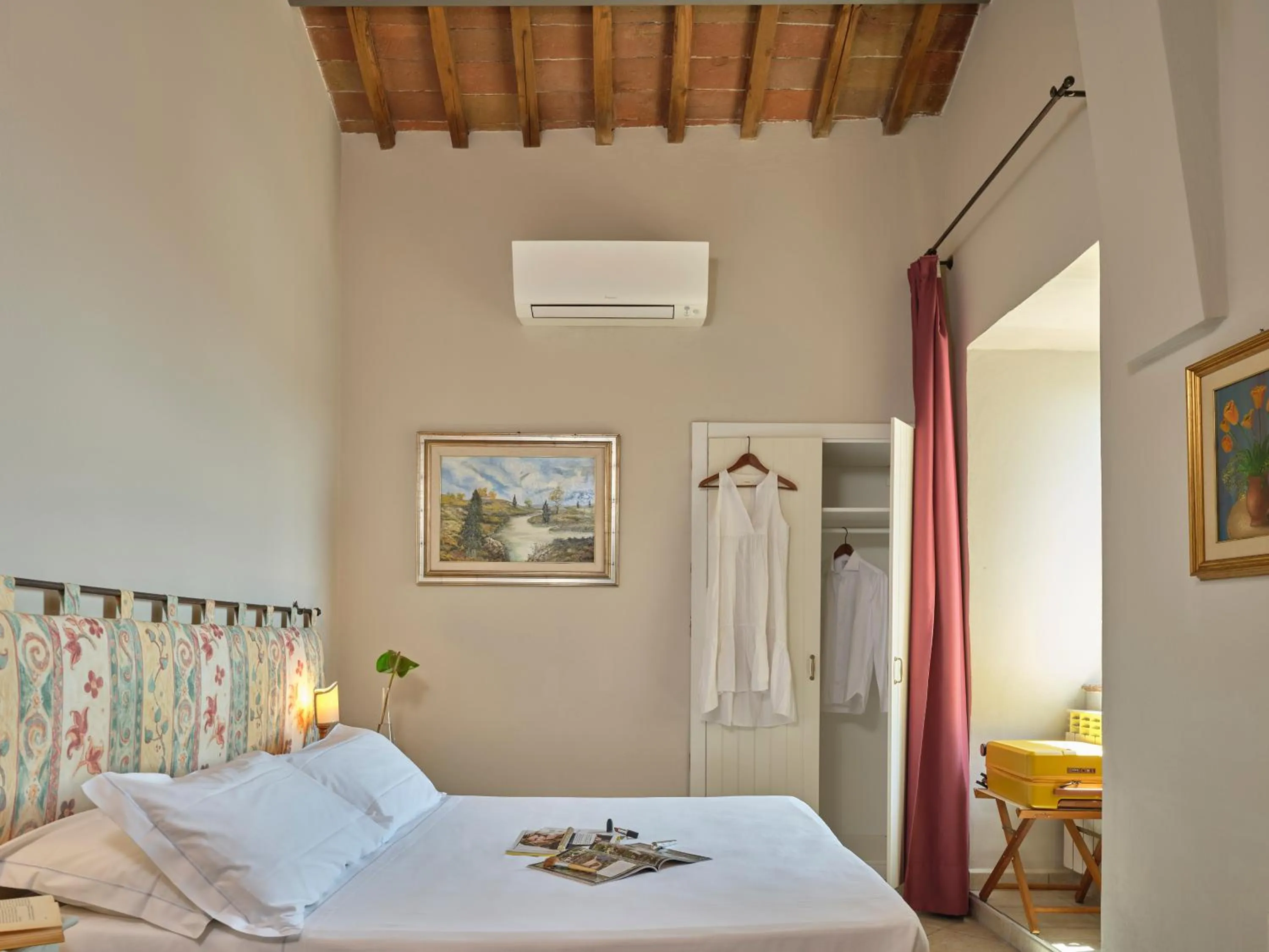 Photo of the whole room, Bed in I Terzi Di Siena - Rooms Only