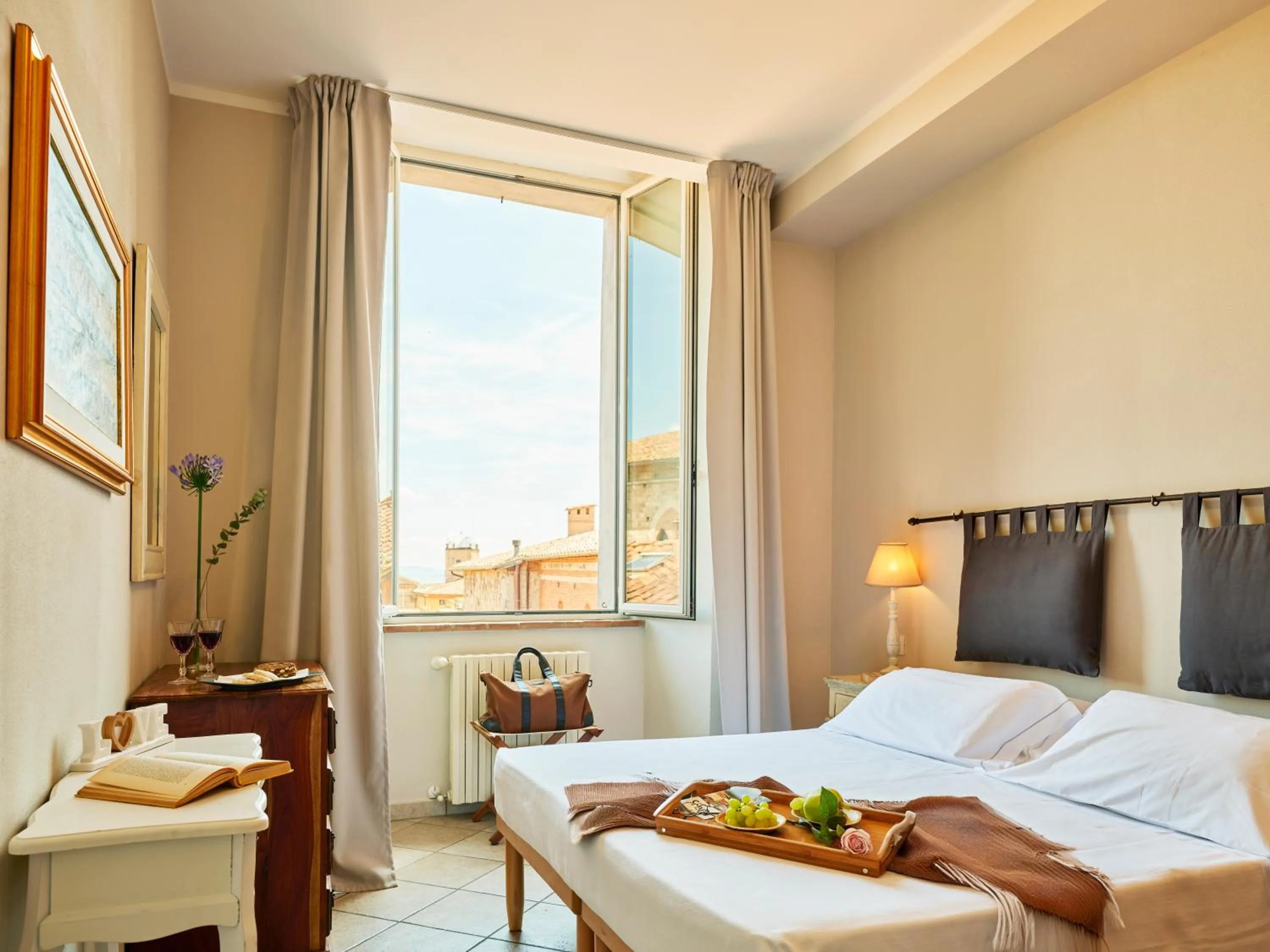 Photo of the whole room, Bed in I Terzi Di Siena - Rooms Only