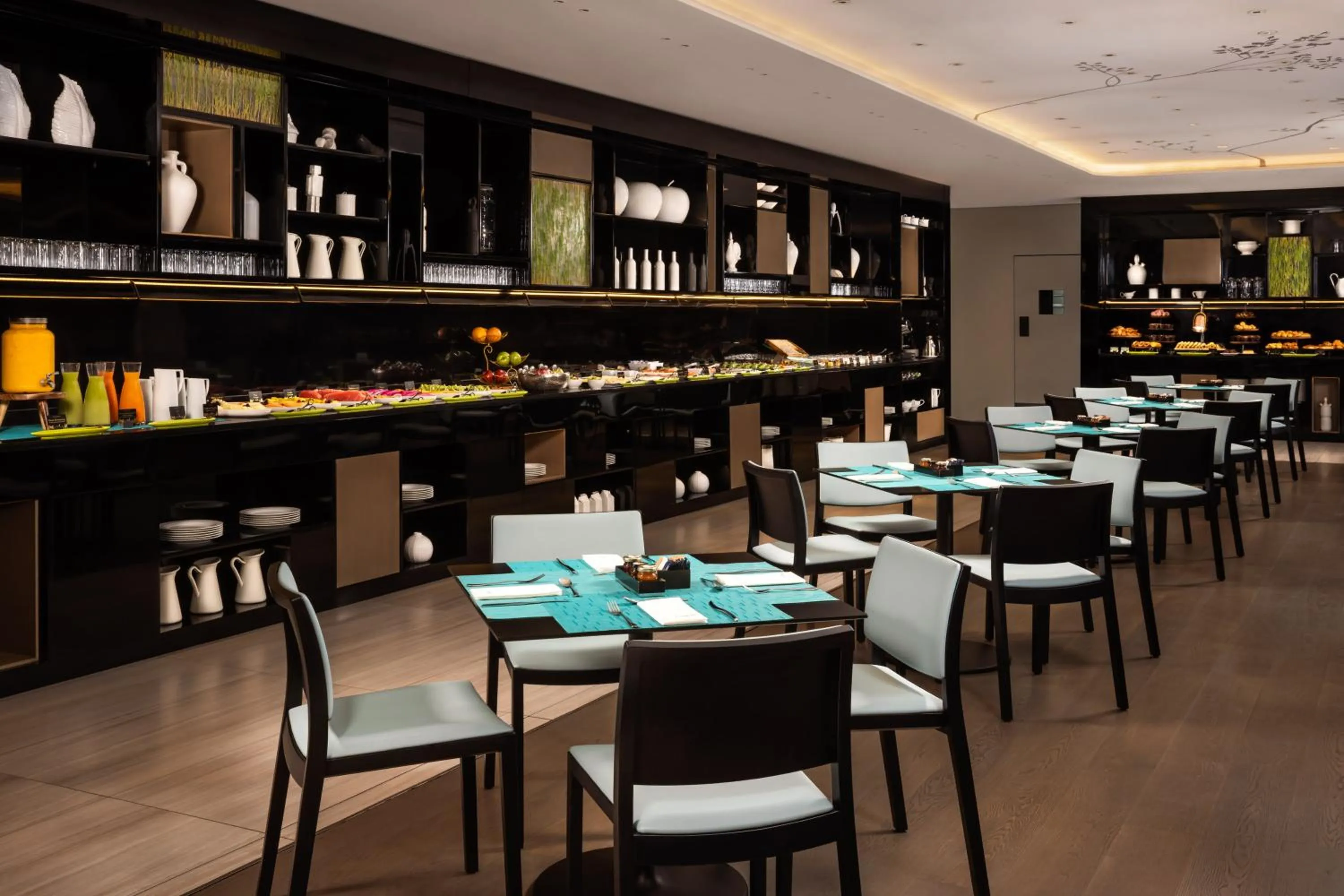 Buffet breakfast in VP Plaza España Design