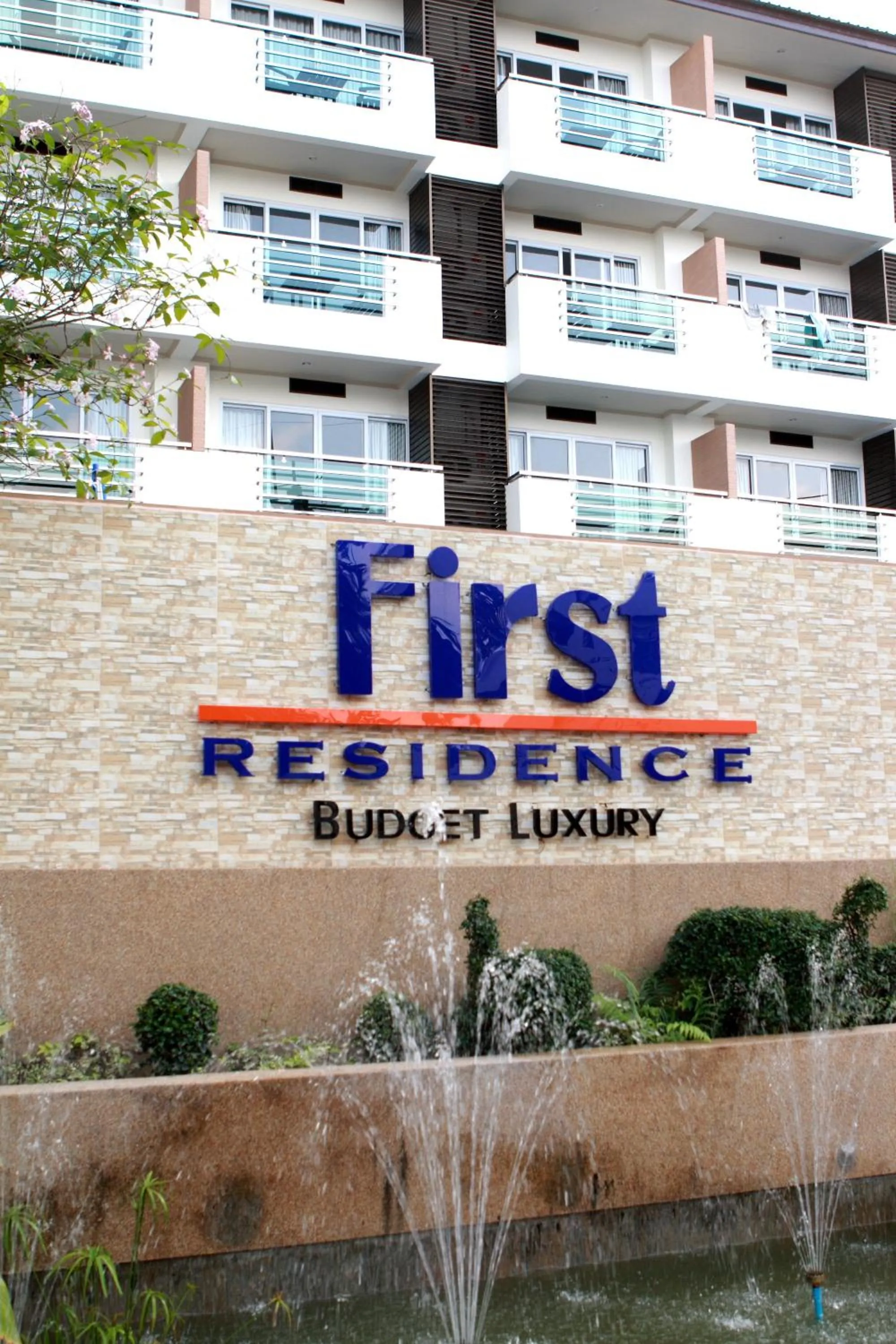 Logo/Certificate/Sign in First Residence Hotel