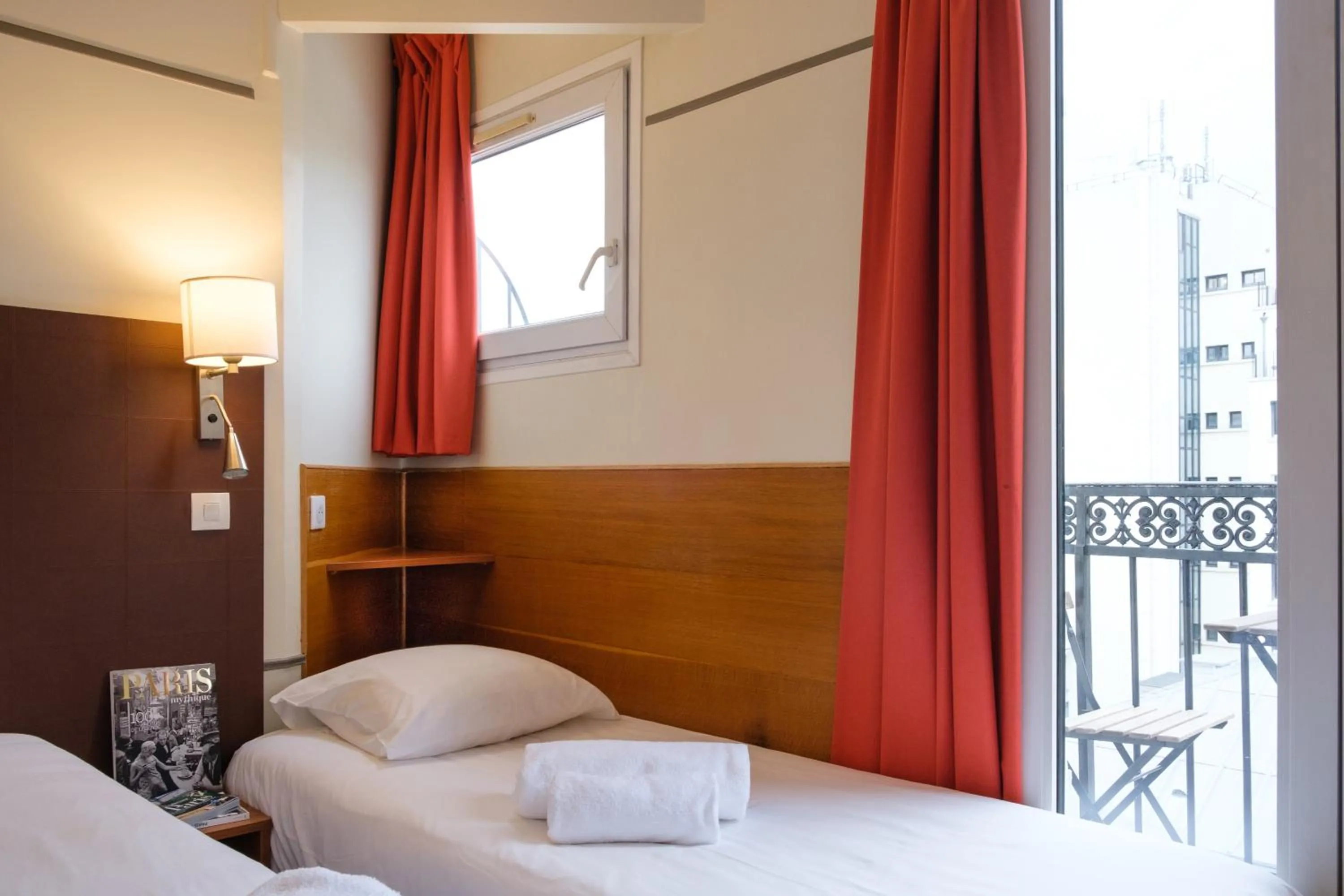 Bed in Hôtel Marignan