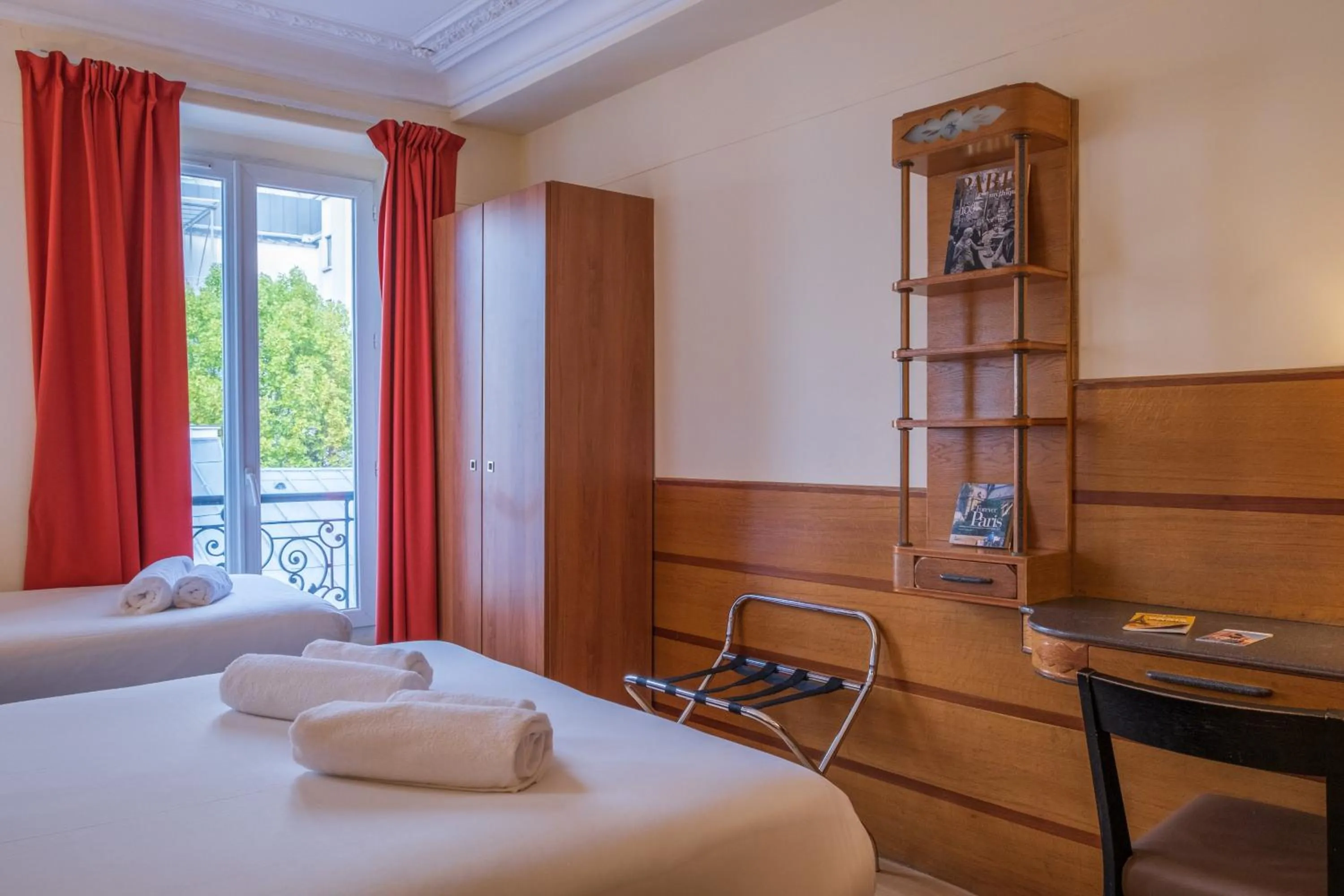 Bed in Hôtel Marignan