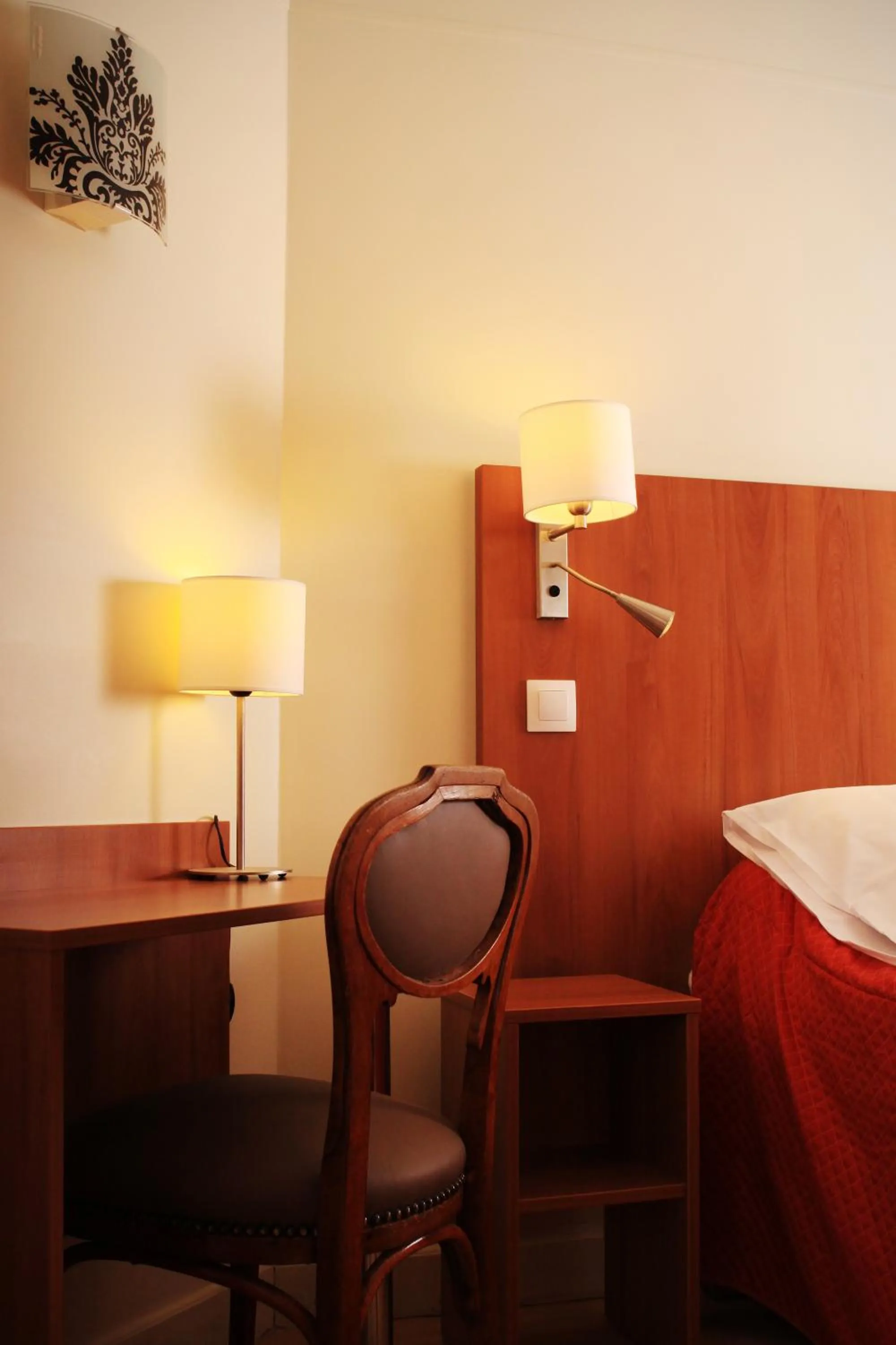 Bed in Hôtel Marignan