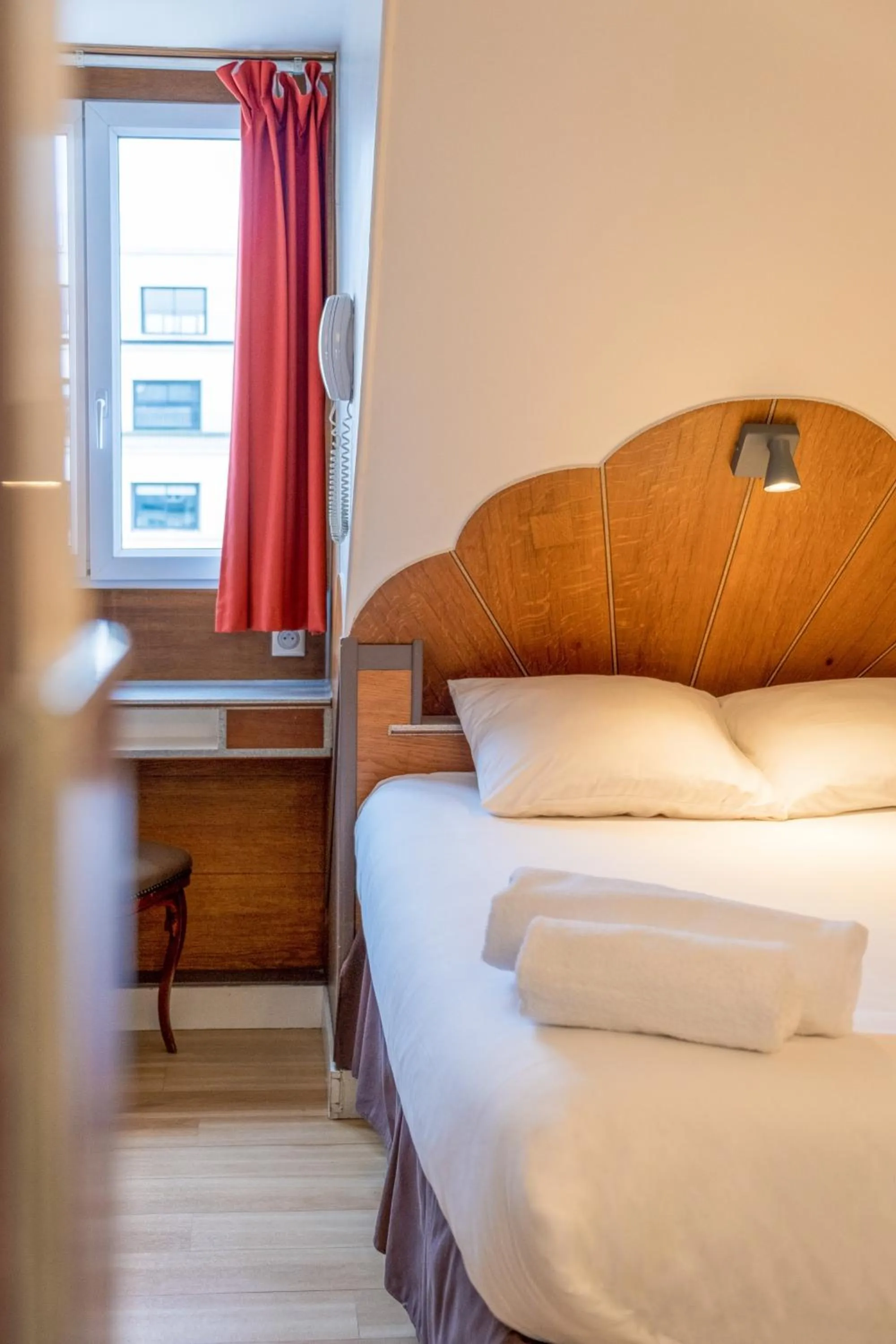 Bed in Hôtel Marignan