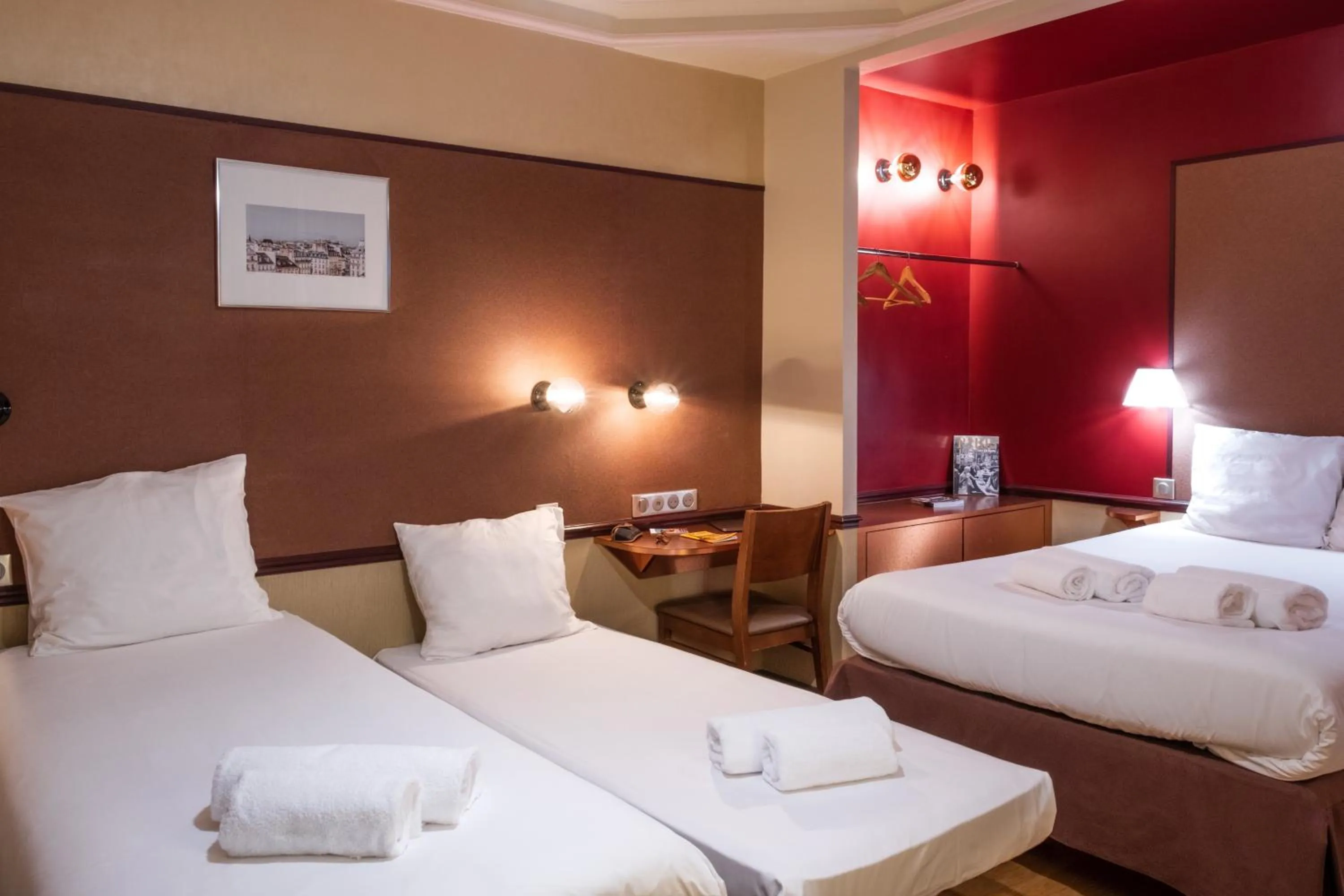 Bed in Hôtel Marignan