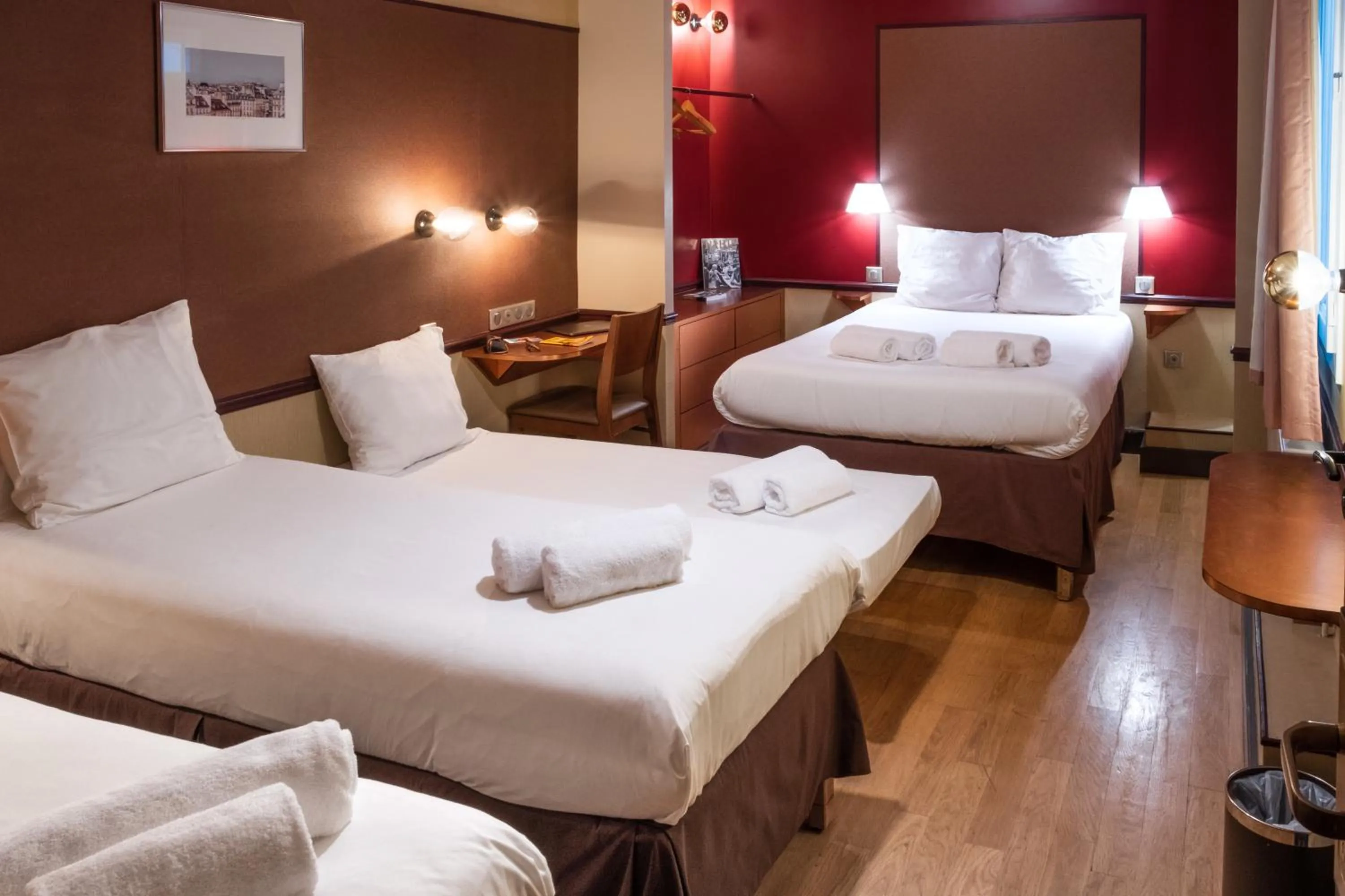 Bed in Hôtel Marignan