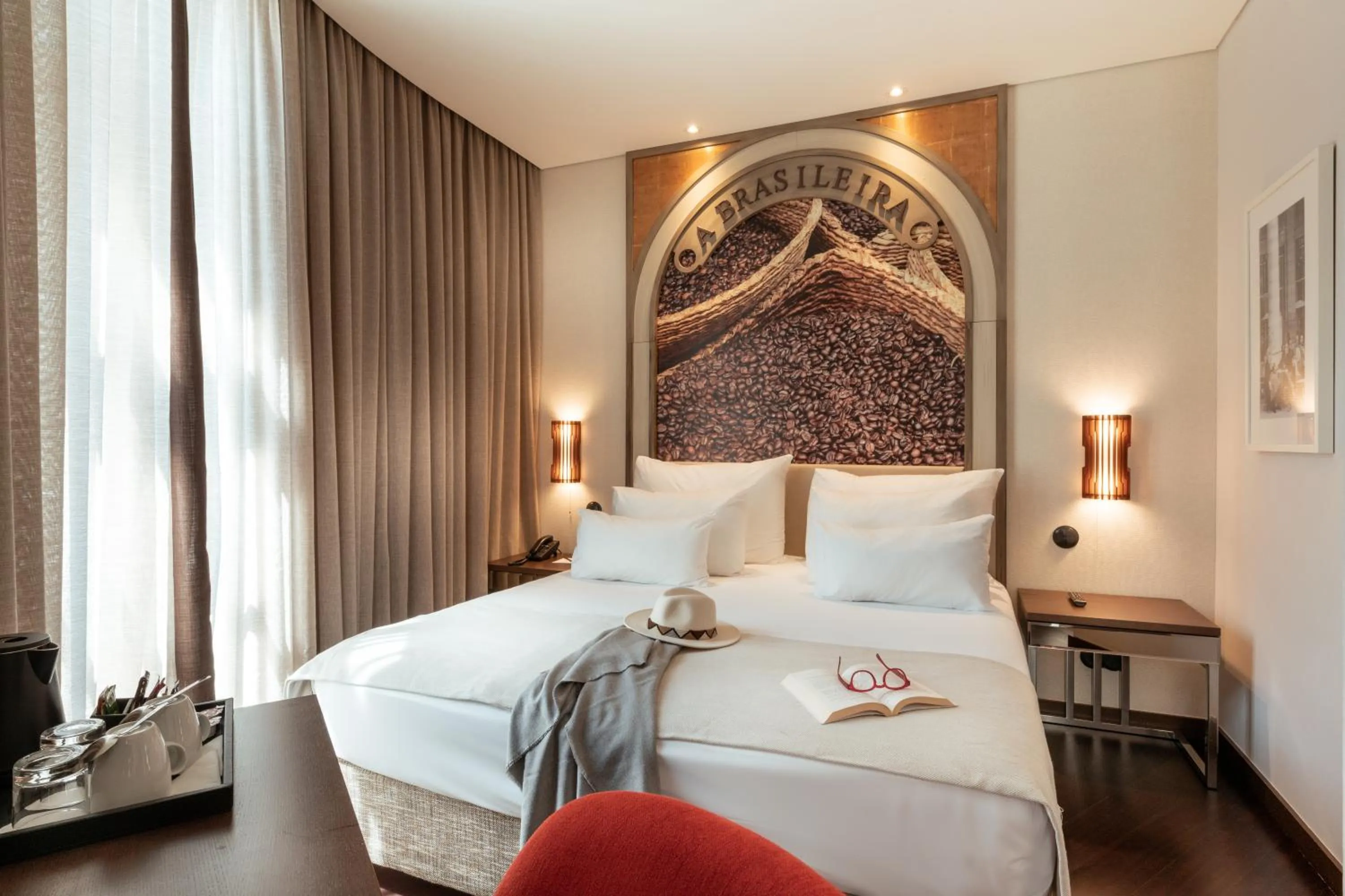 Bedroom, Bed in Pestana Porto - A Brasileira, City Center & Heritage Building