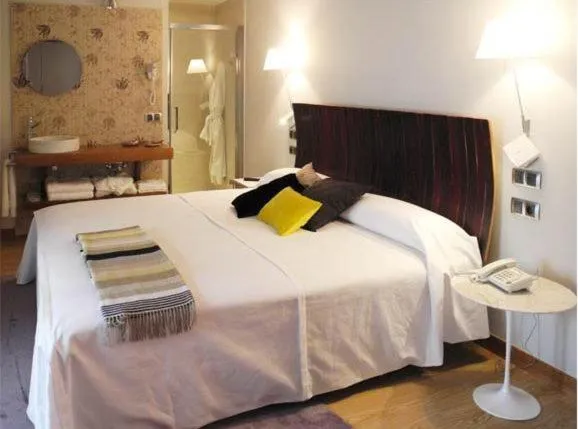 Photo of the whole room, Bed in Hospederia Chapitel