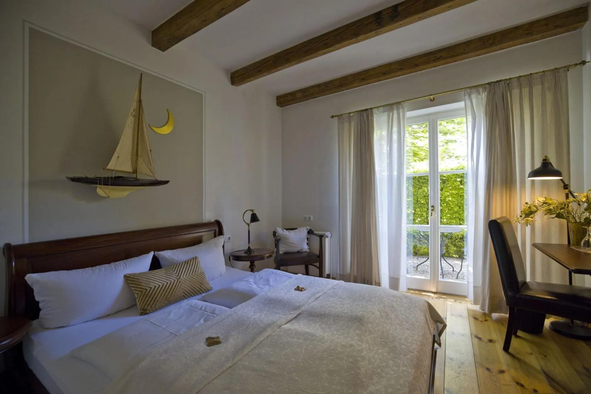 Bed in Hotel Hochzeitshaus