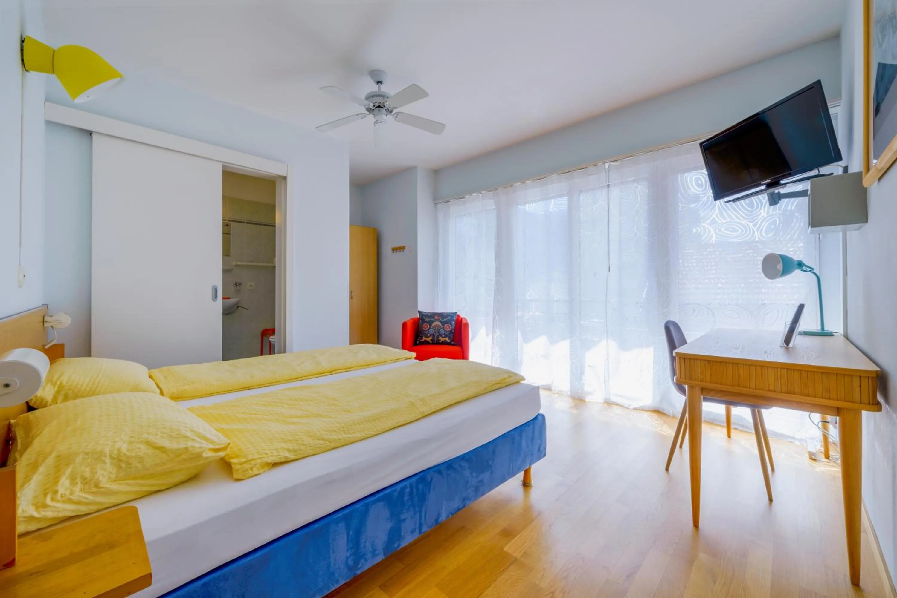 Bedroom, Bed in Hotel Atlantico self check-in