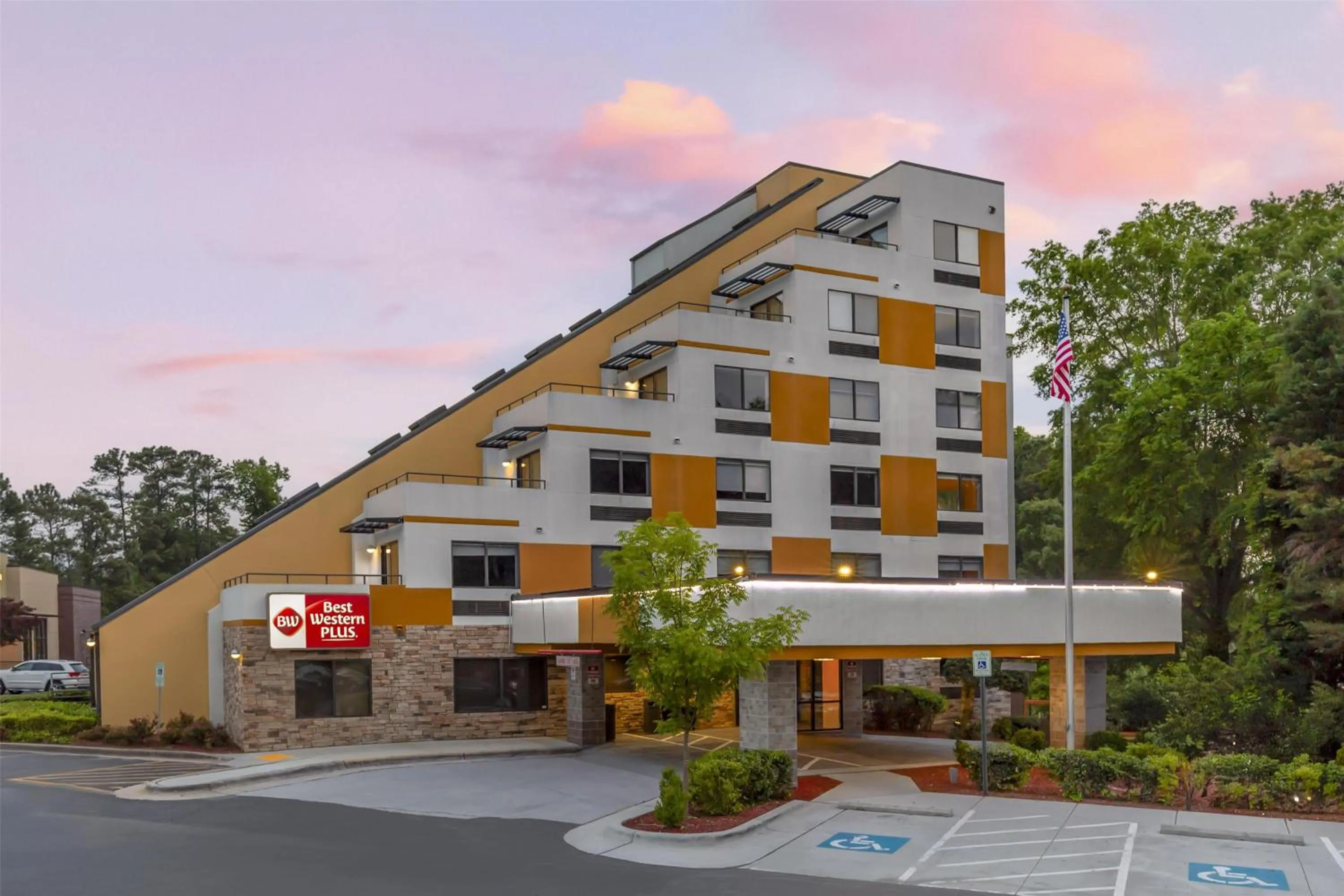 Property building in Best Western Plus Raleigh Crabtree Valley Hotel