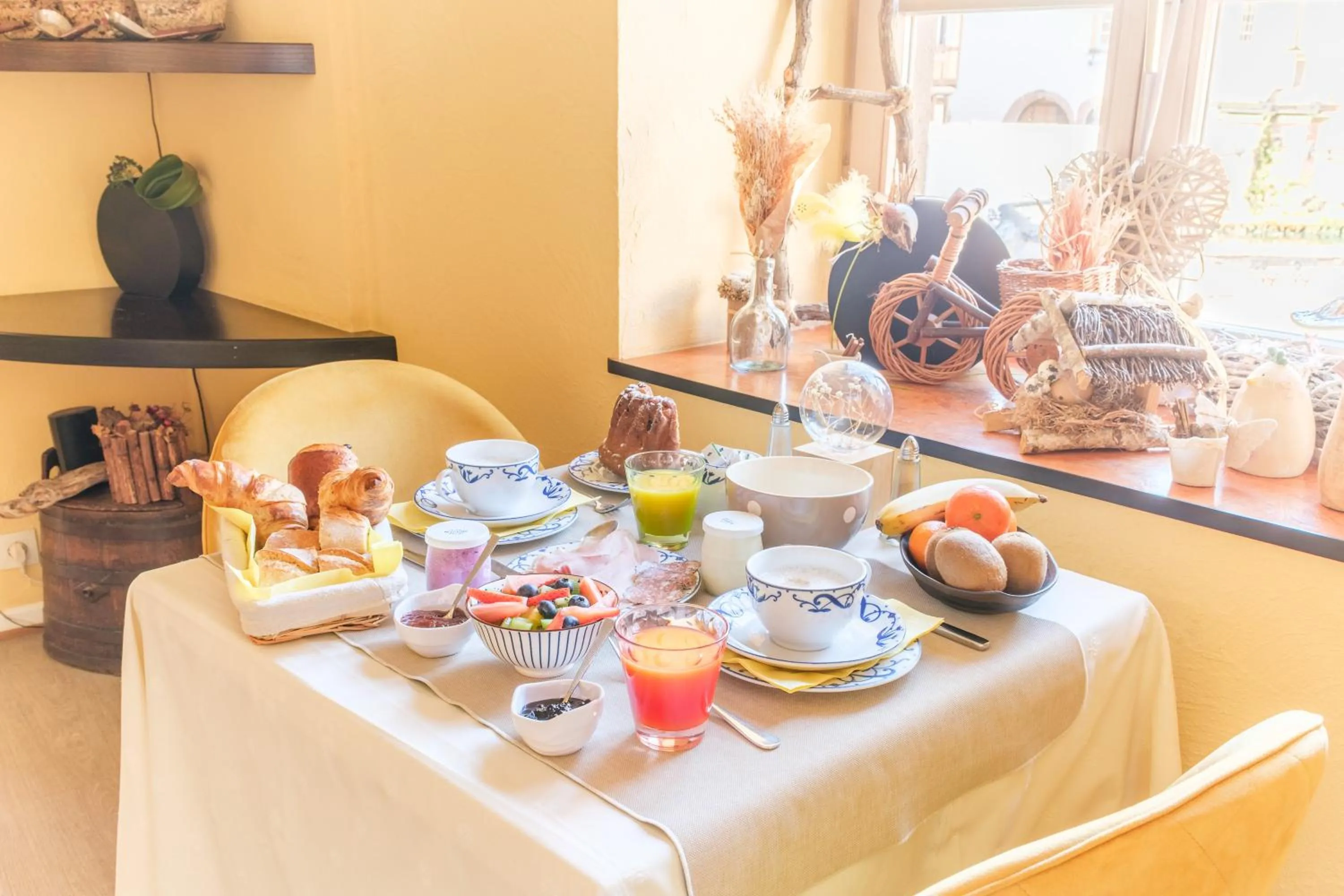 Buffet breakfast in L'Hostellerie du Château