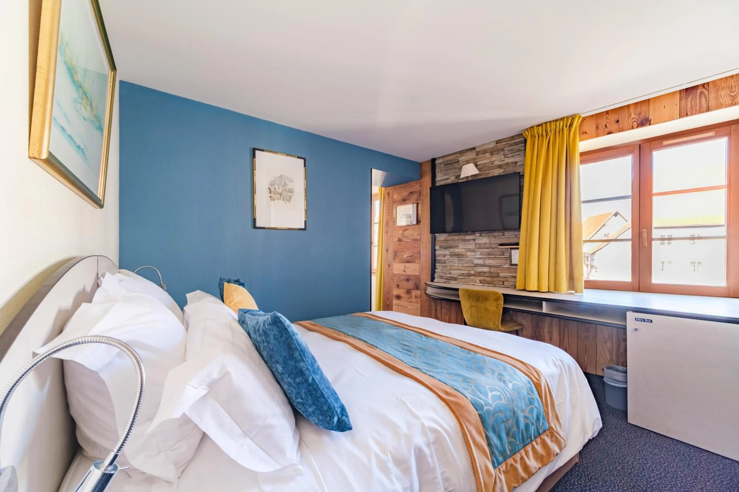 Bedroom, Bed in L'Hostellerie du Château