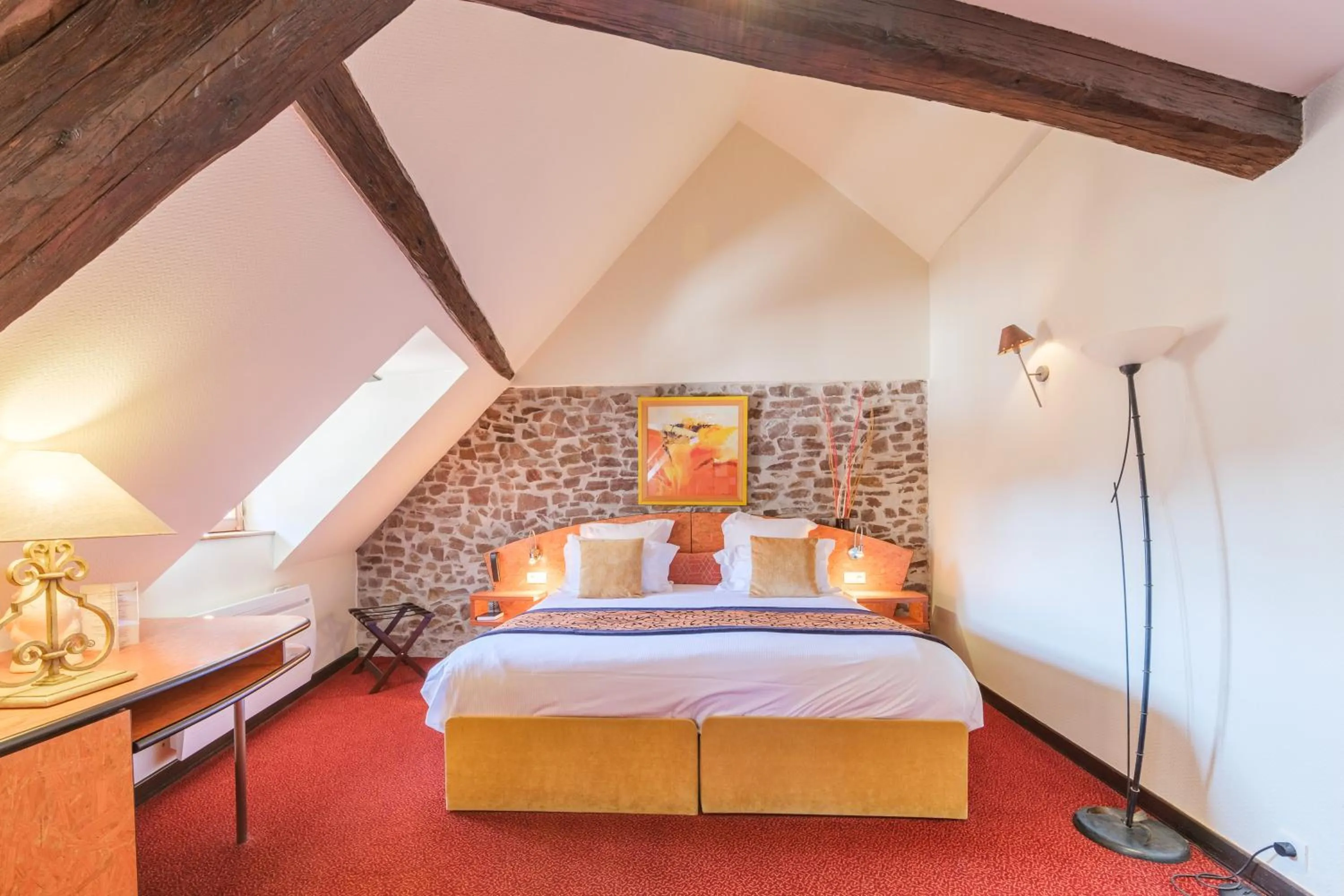 Bedroom, Bed in L'Hostellerie du Château