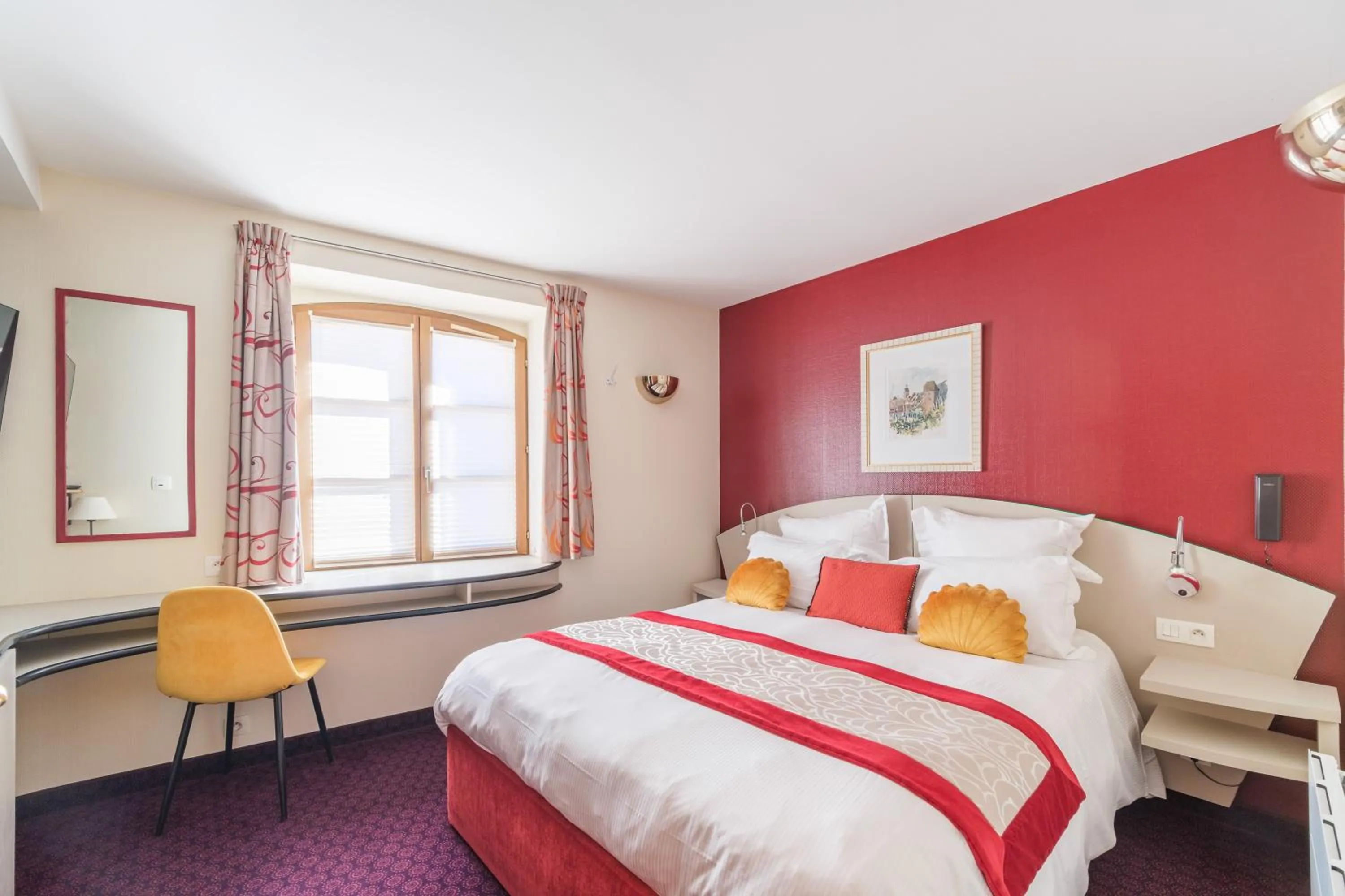 Bedroom, Bed in L'Hostellerie du Château
