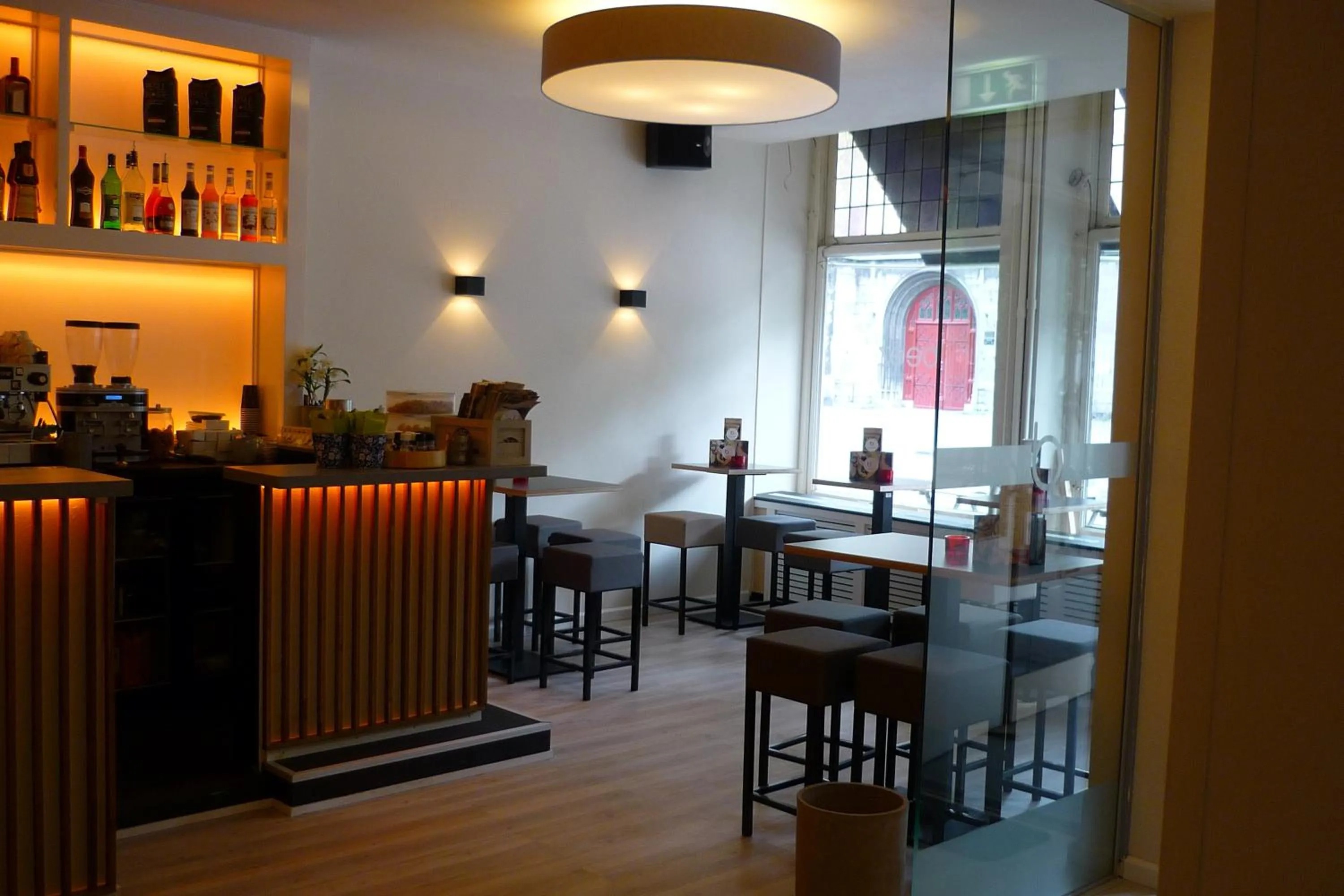 Restaurant/places to eat in Hotel Beez