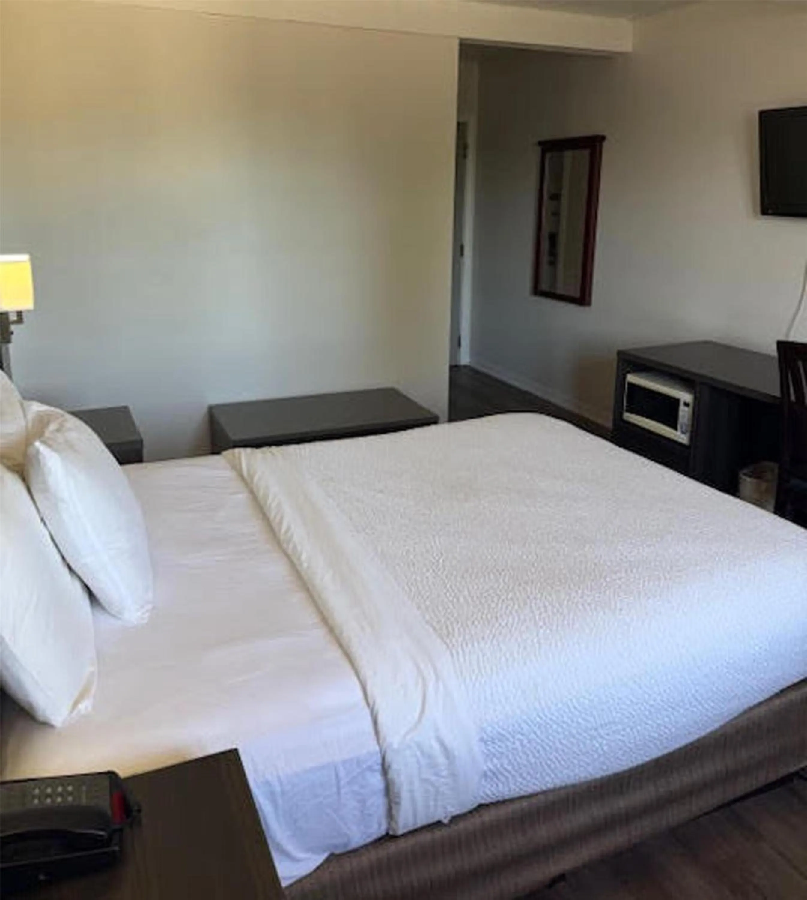 Bedroom, Bed in SureStay by Best Western Brockville