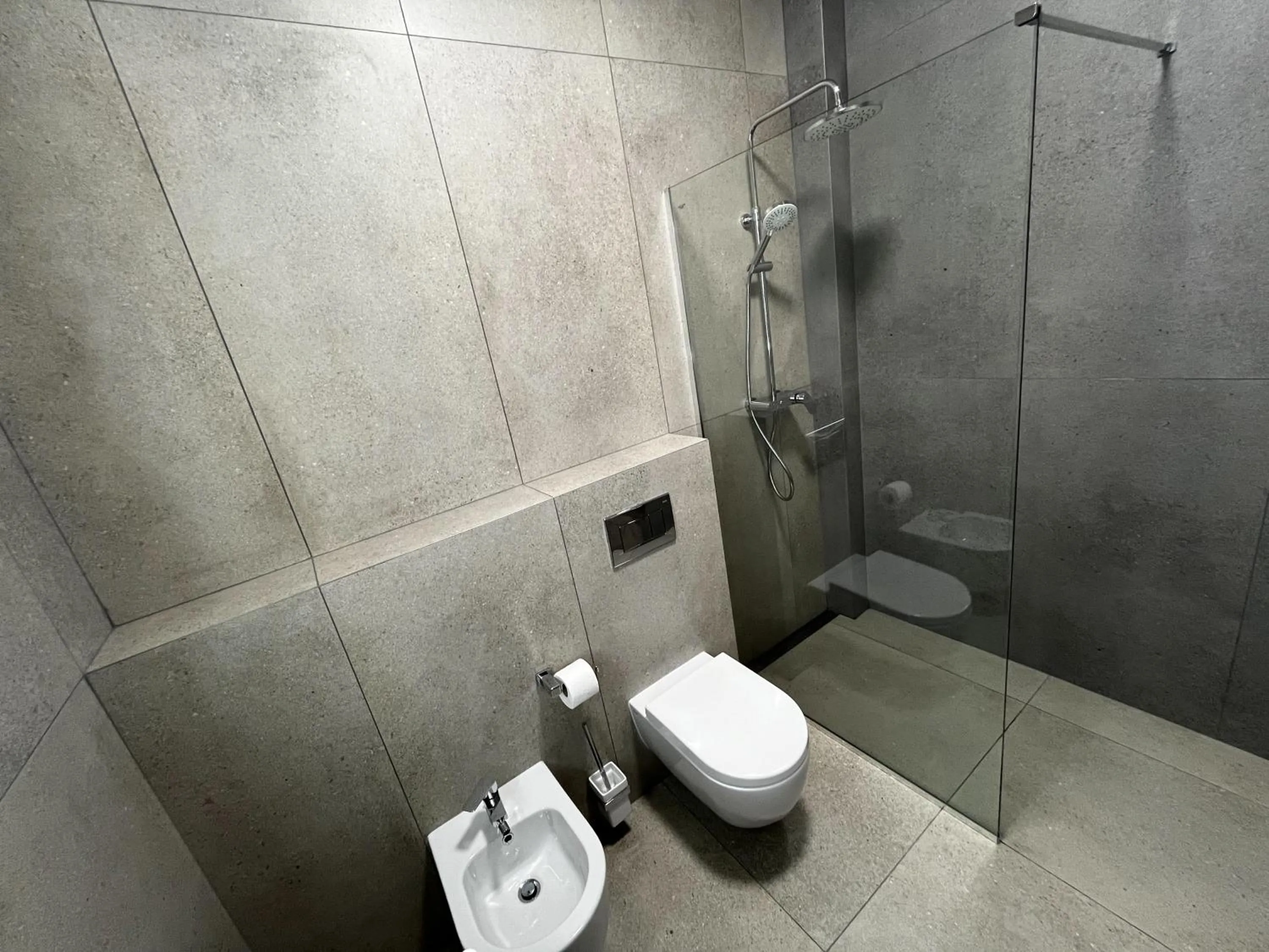 Shower in Komilfo Hotel