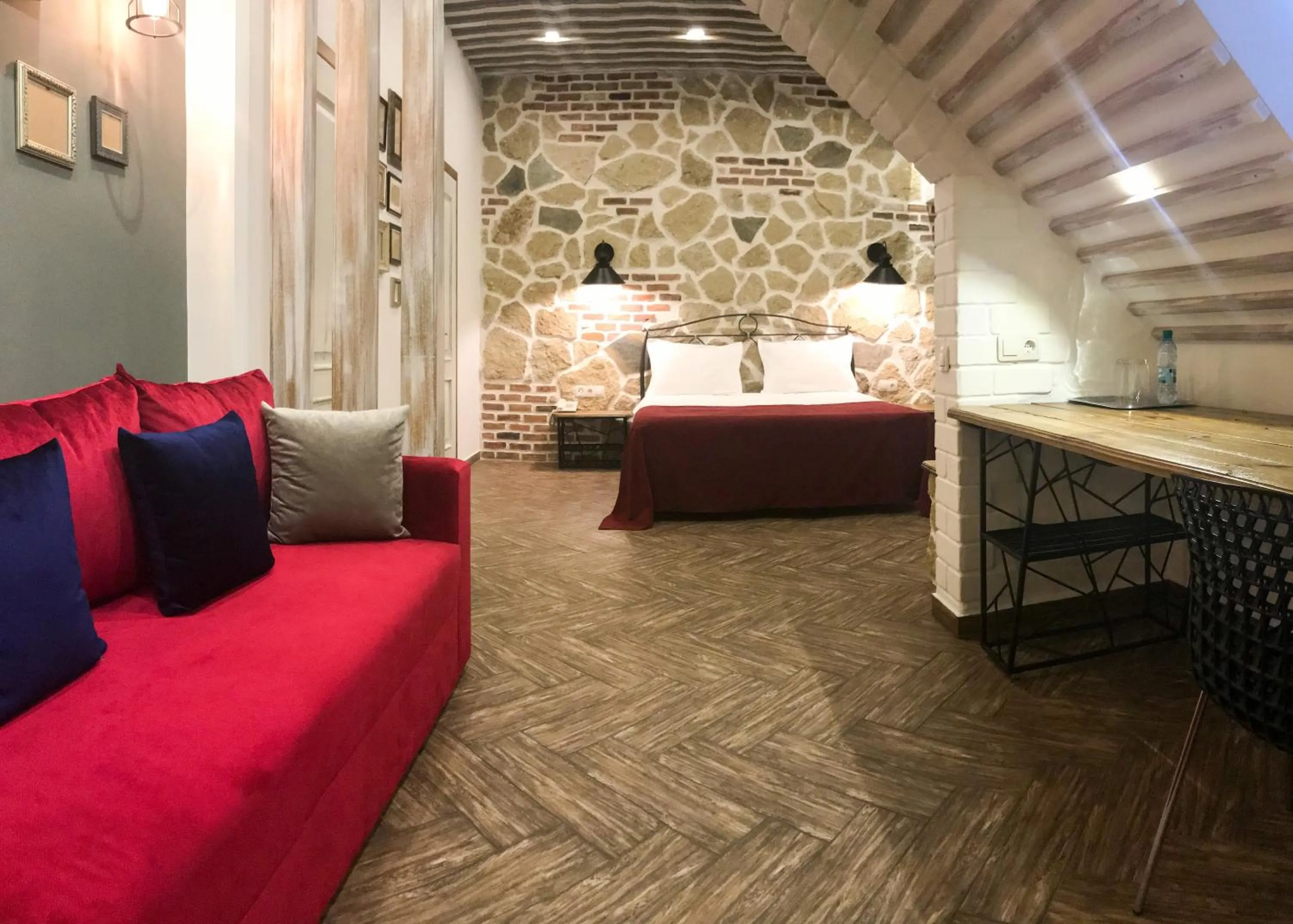 Photo of the whole room, Bed in Komilfo Hotel