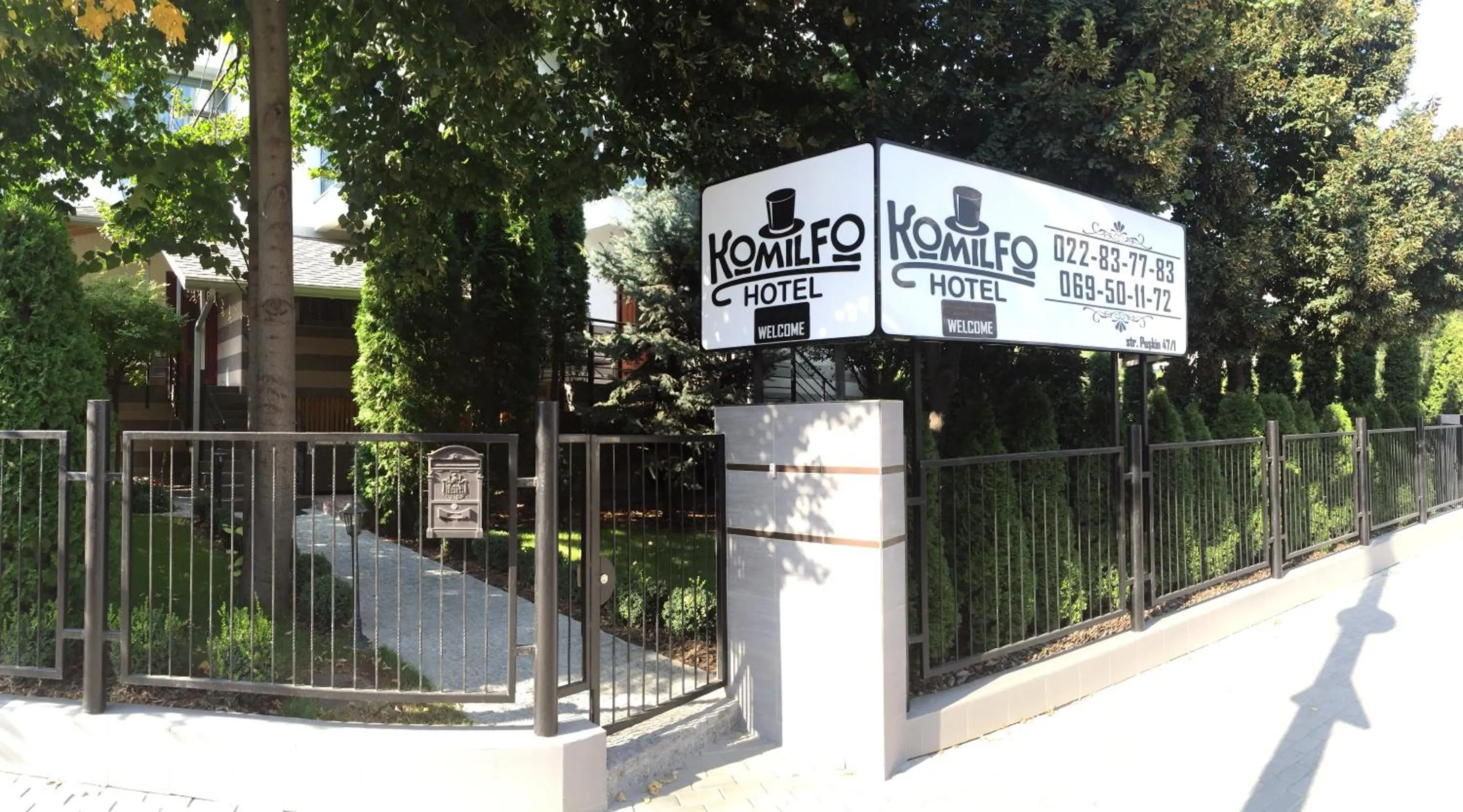 Facade/entrance in Komilfo Hotel