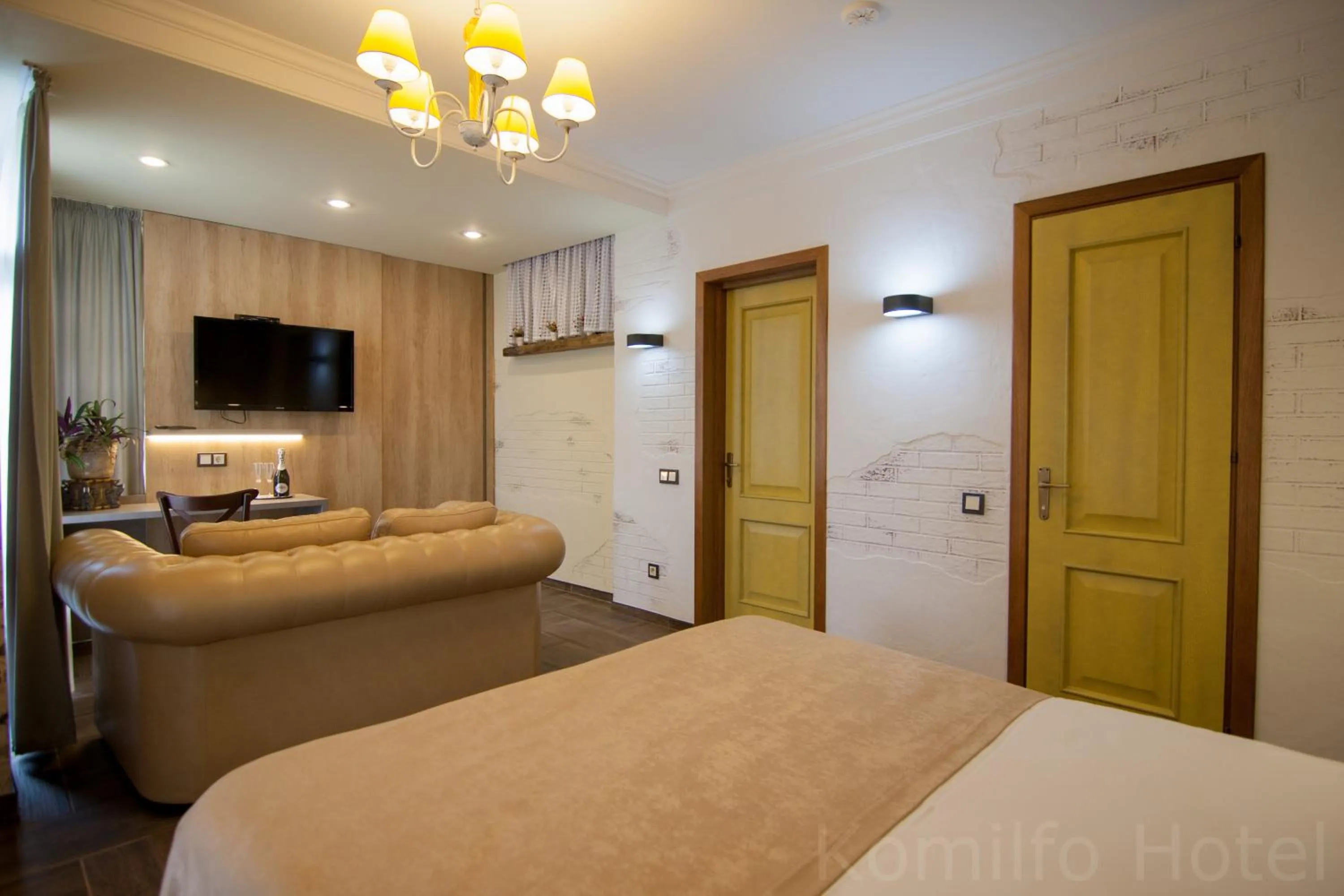 Photo of the whole room, Bed in Komilfo Hotel