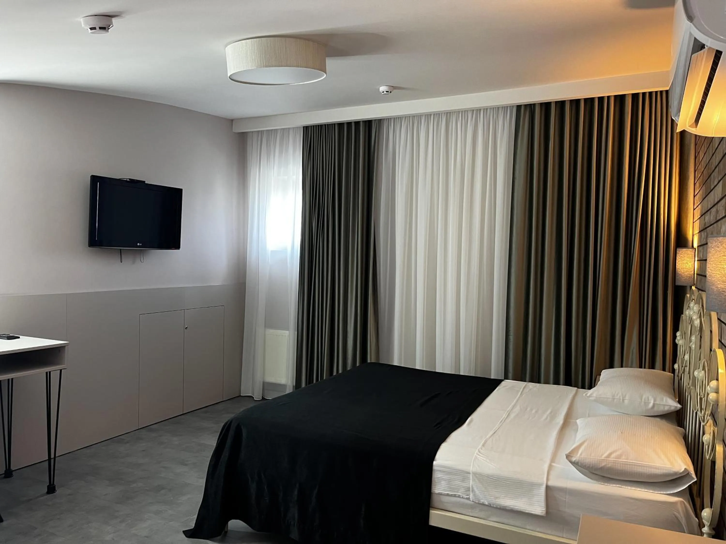 Bed in Komilfo Hotel