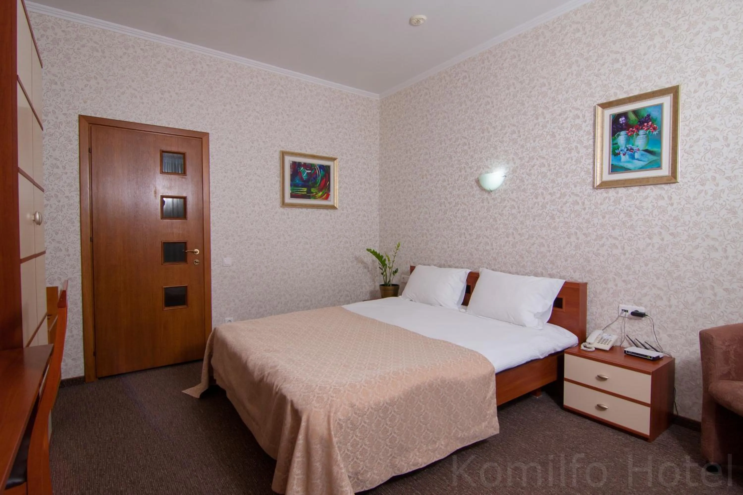 Photo of the whole room, Bed in Komilfo Hotel