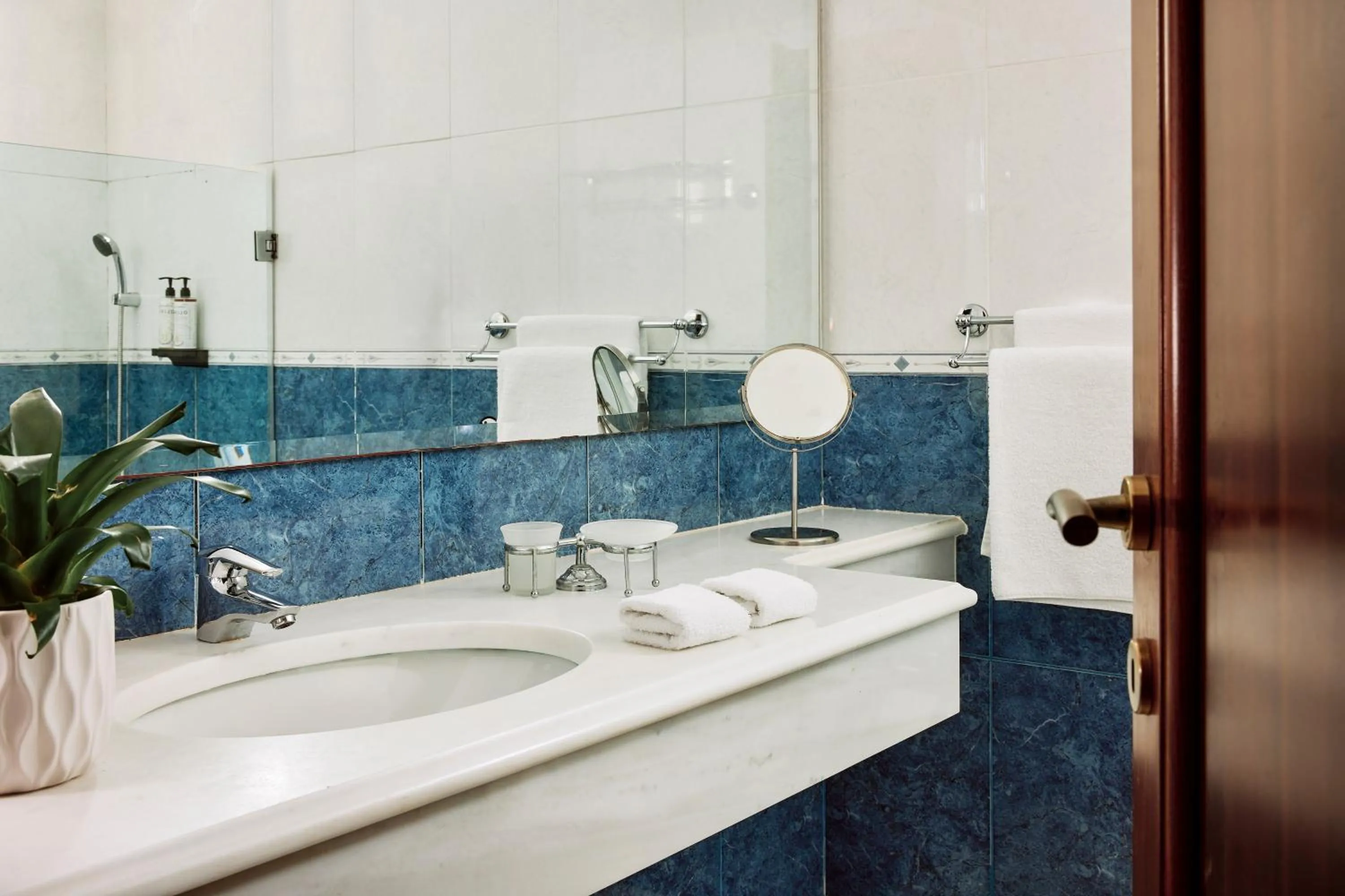 Bathroom in Hotel Adonis