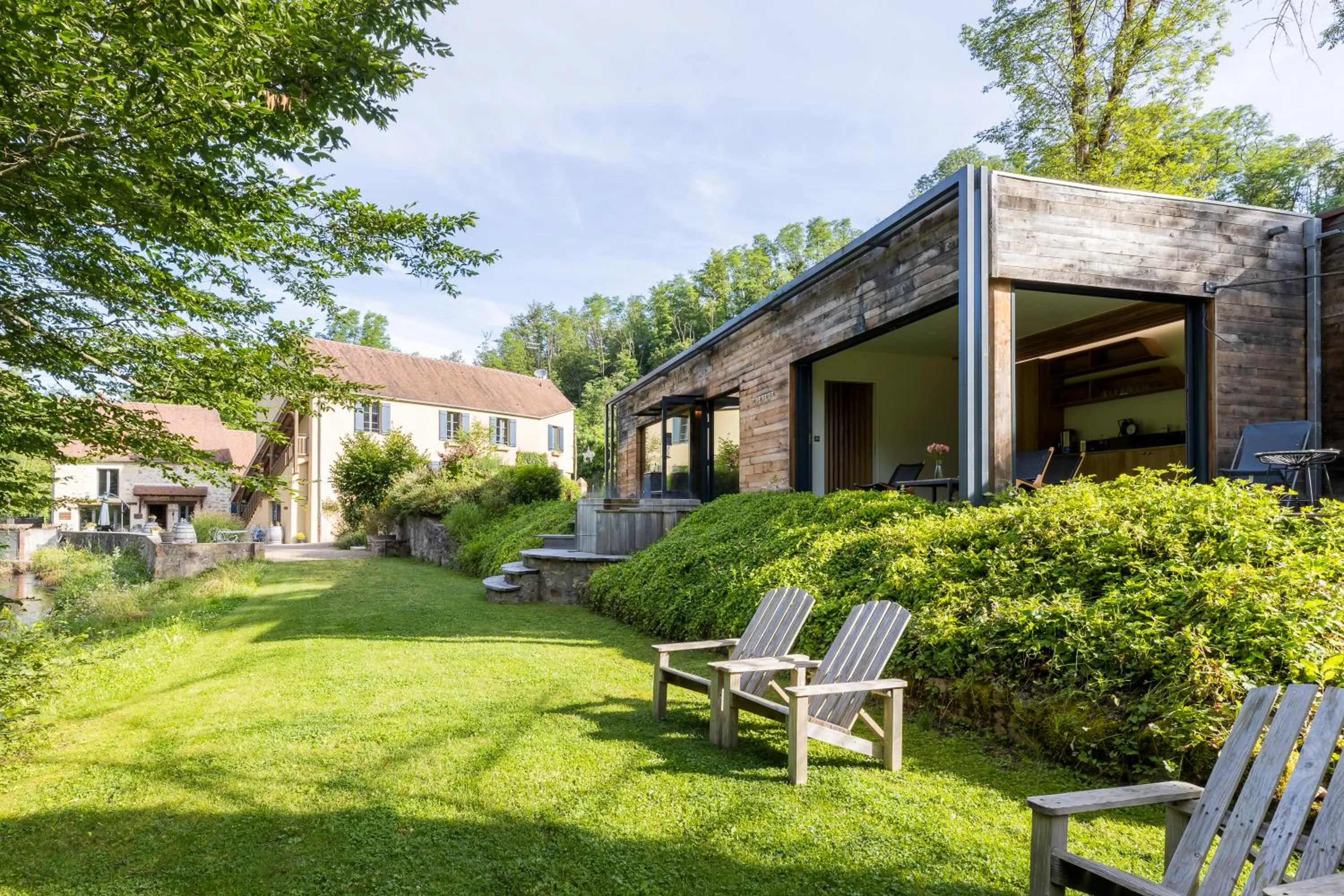 Garden in Demeures et Châteaux Moulin des Templiers Hôtel & SPA