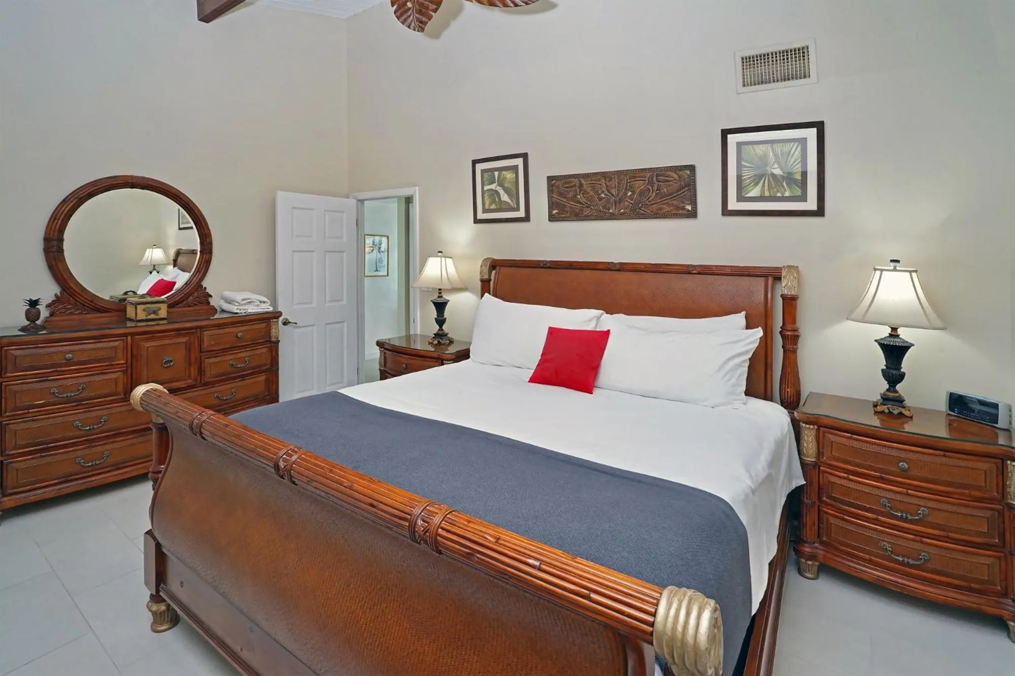 Bedroom, Bed in Secret Harbour Beach Resort