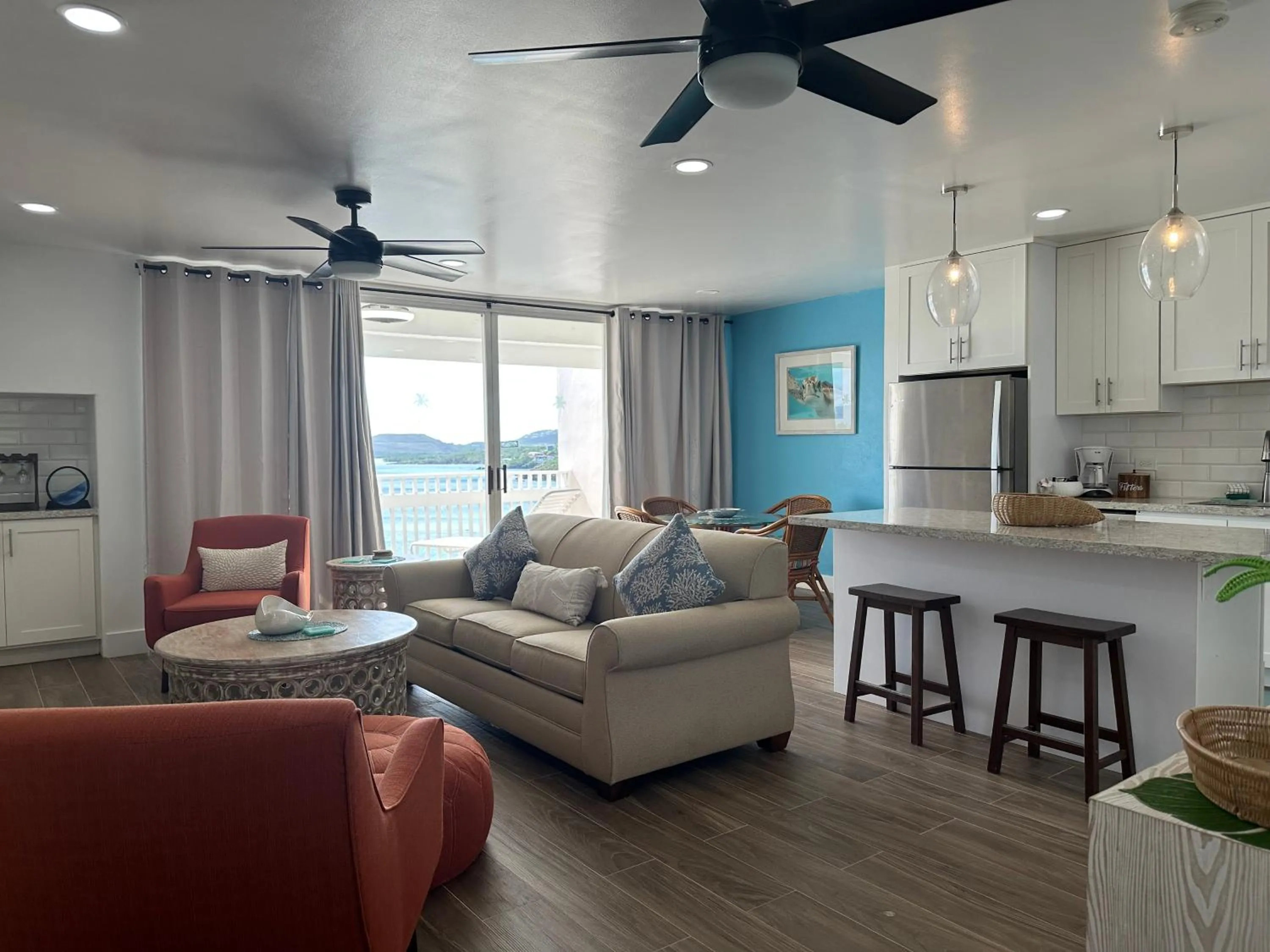 Living room in Secret Harbour Beach Resort
