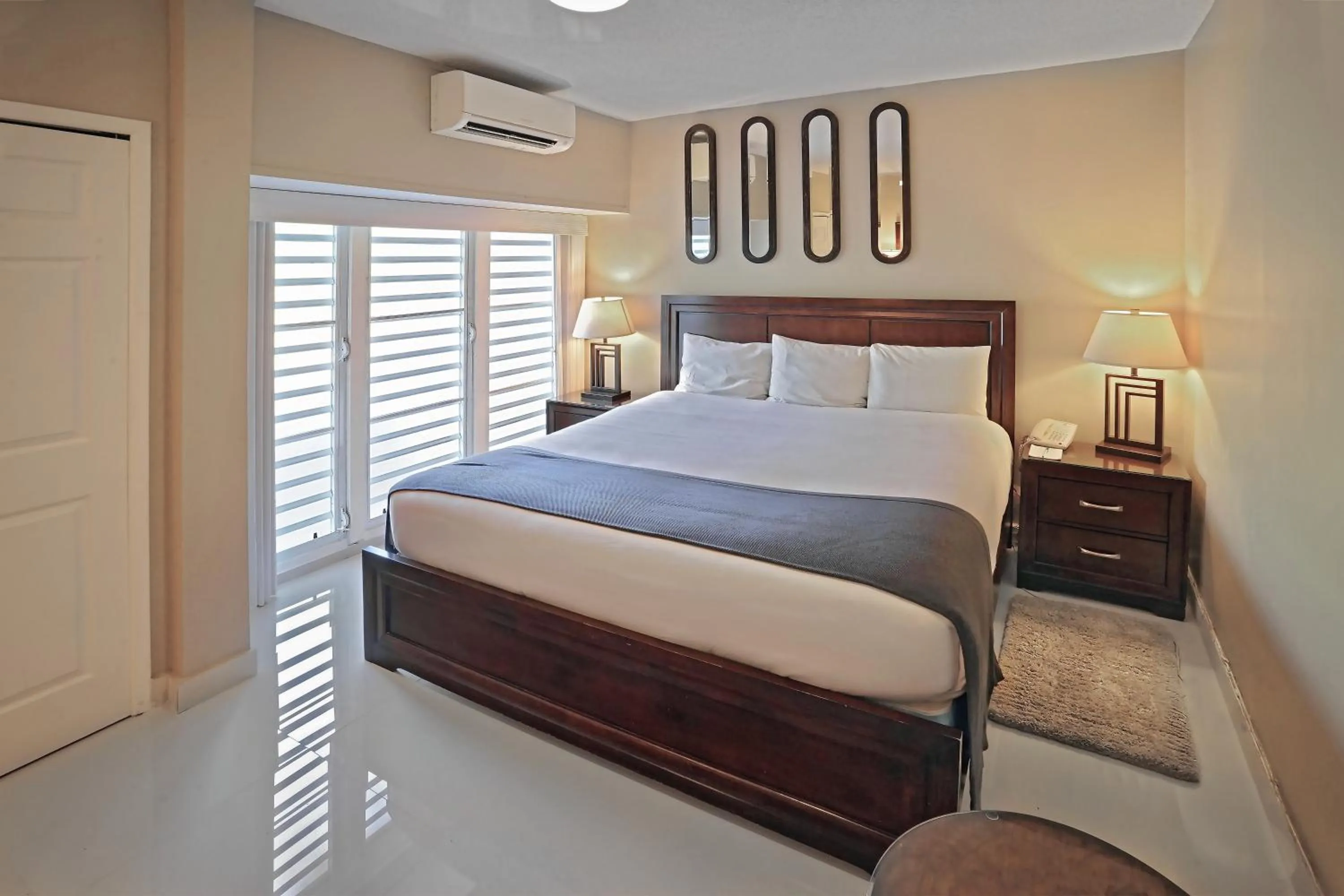 Bedroom, Bed in Secret Harbour Beach Resort