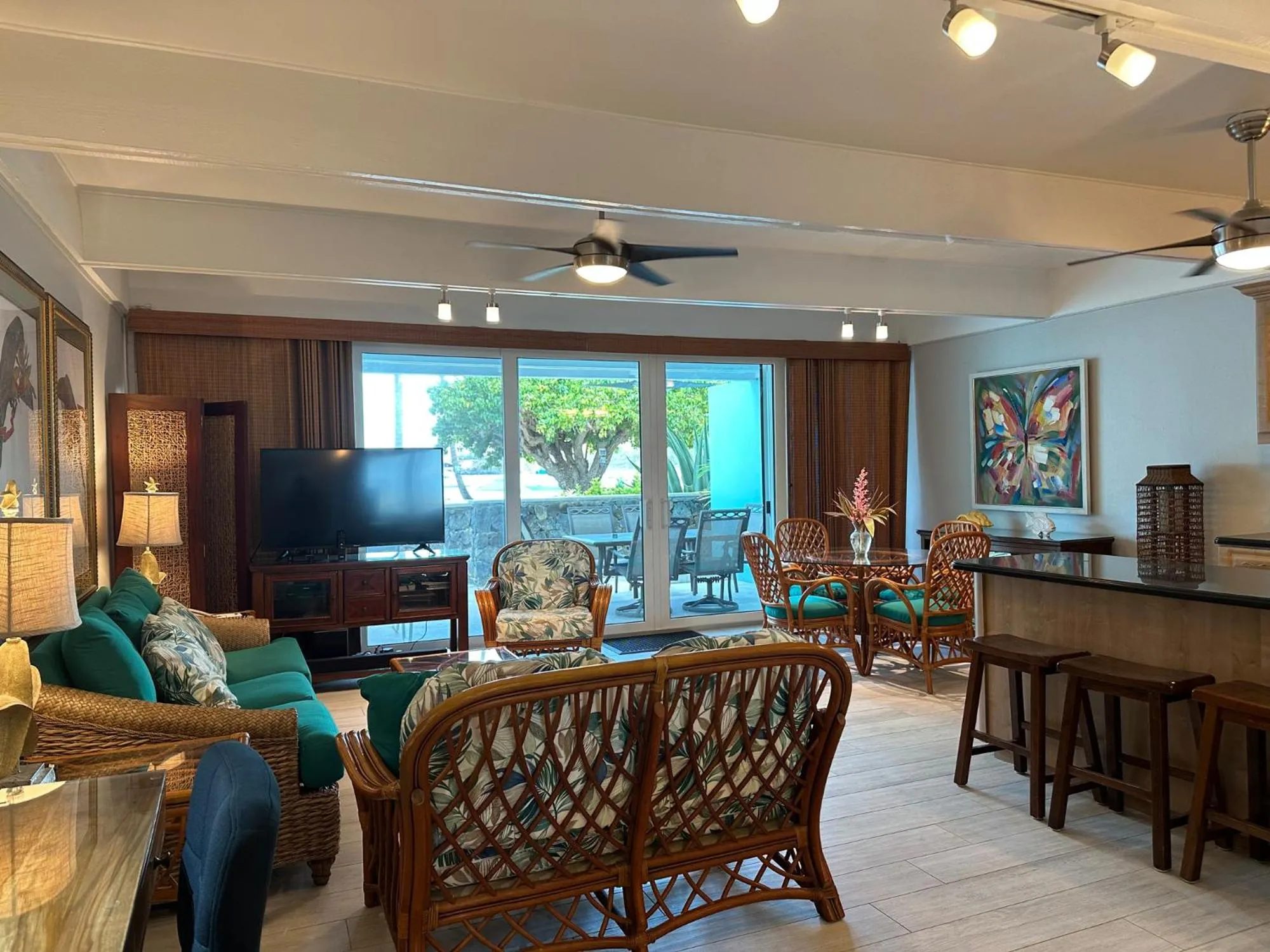 Living room in Secret Harbour Beach Resort