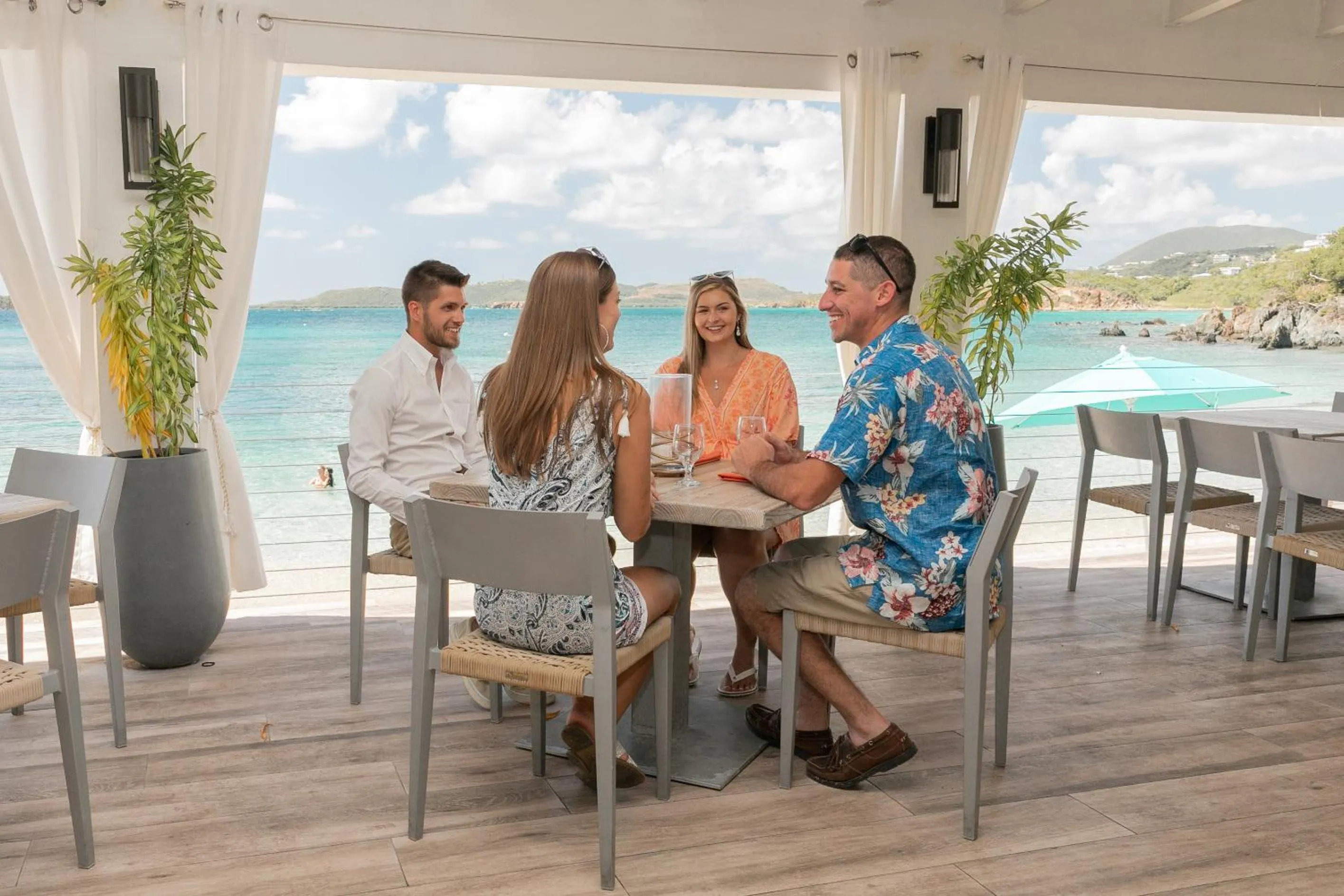 Restaurant/places to eat in Secret Harbour Beach Resort