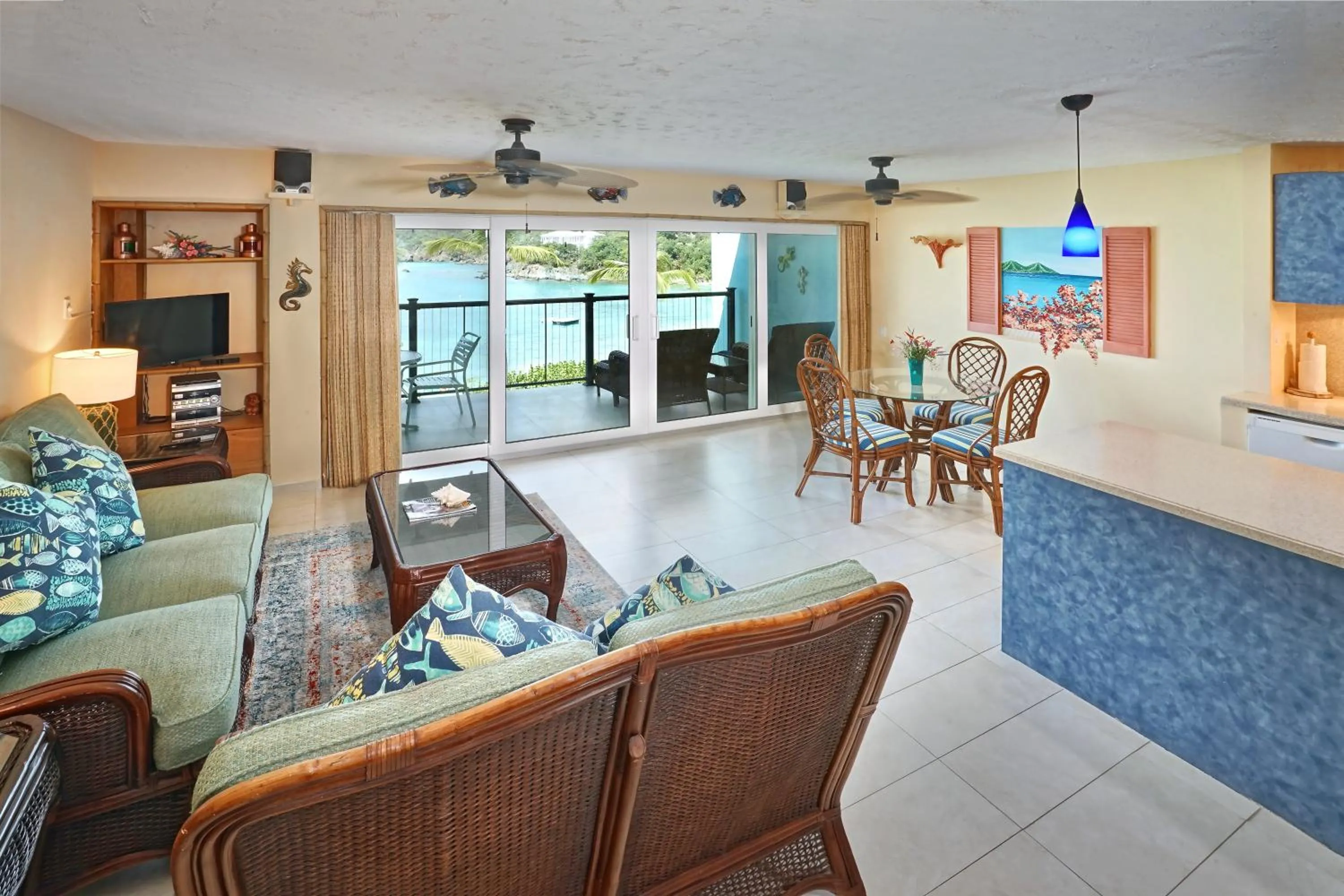 Living room in Secret Harbour Beach Resort