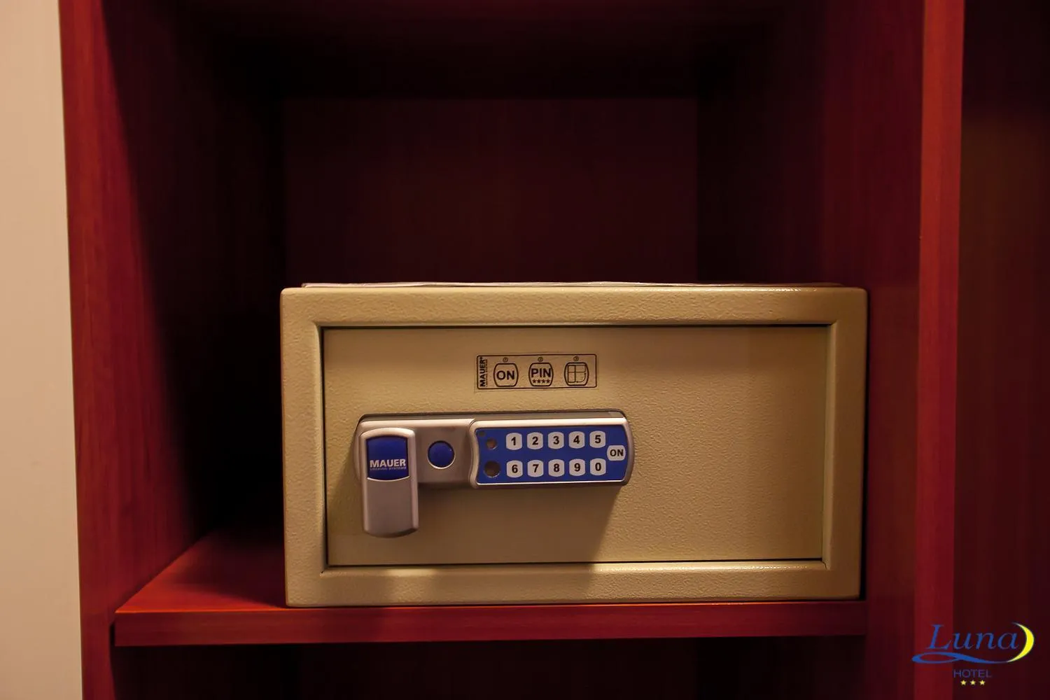 safe in Luna Hotel