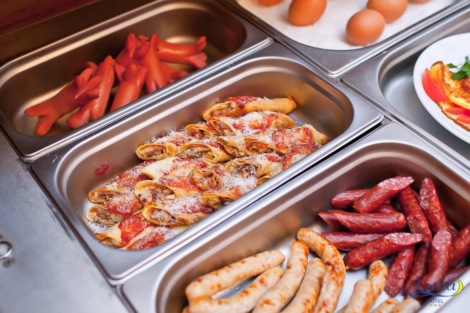 Food and drinks in Luna Hotel