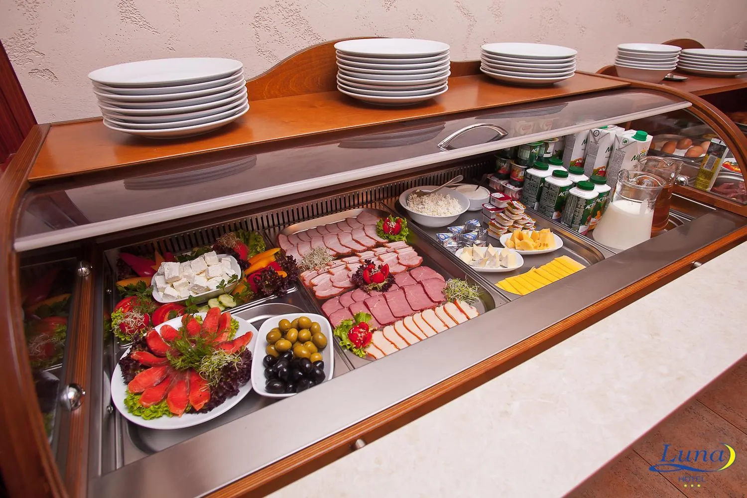 Food and drinks in Luna Hotel