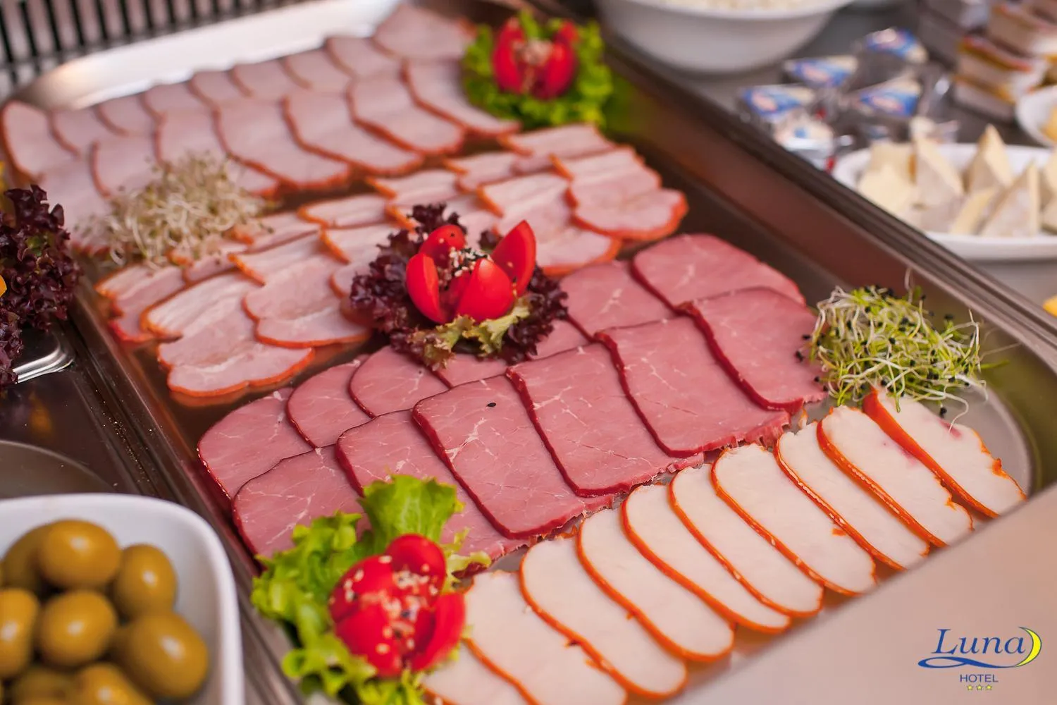 Food and drinks in Luna Hotel