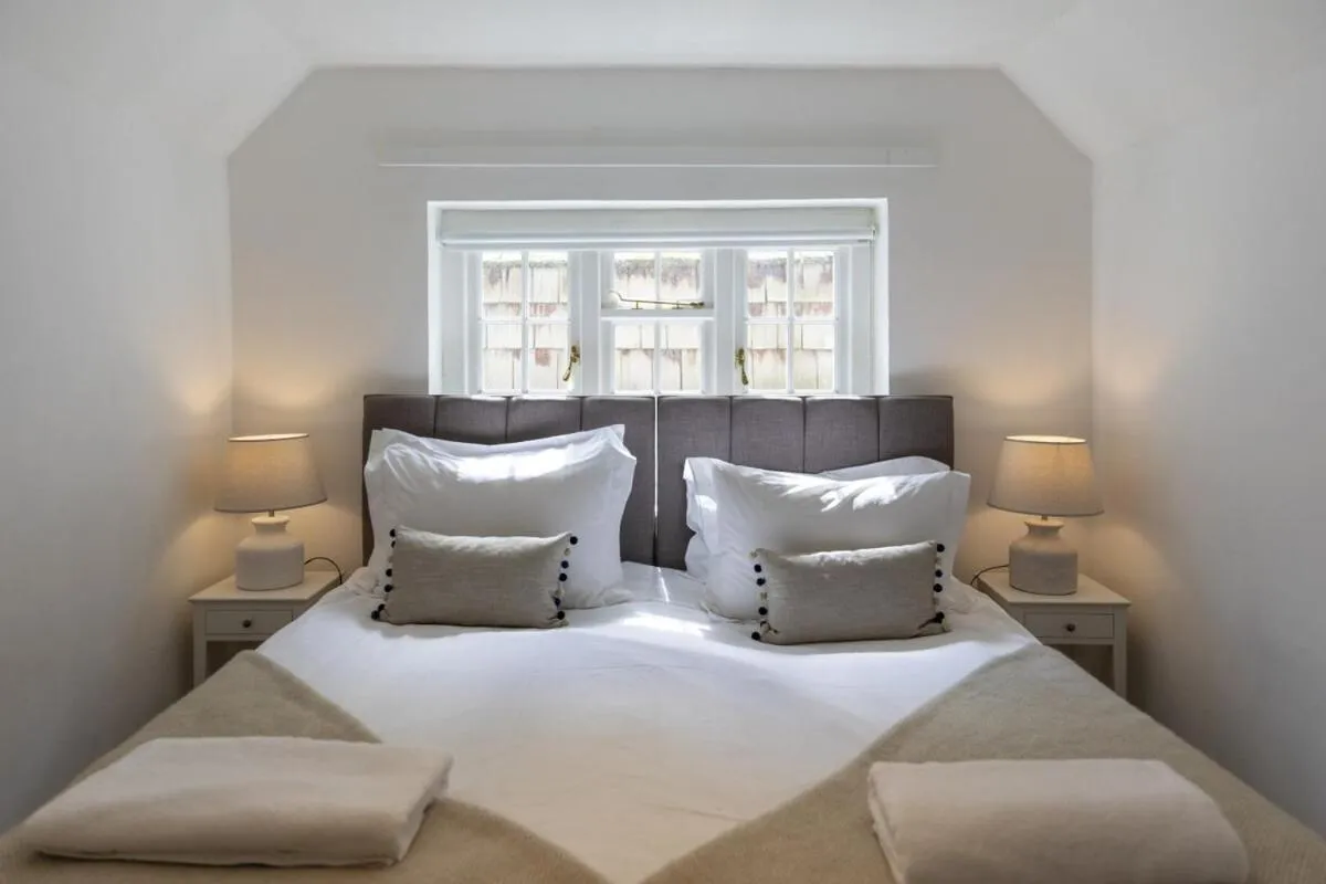 Bed in Danny Lodge - Country Cottage Near Brighton by Huluki Sussex Stays