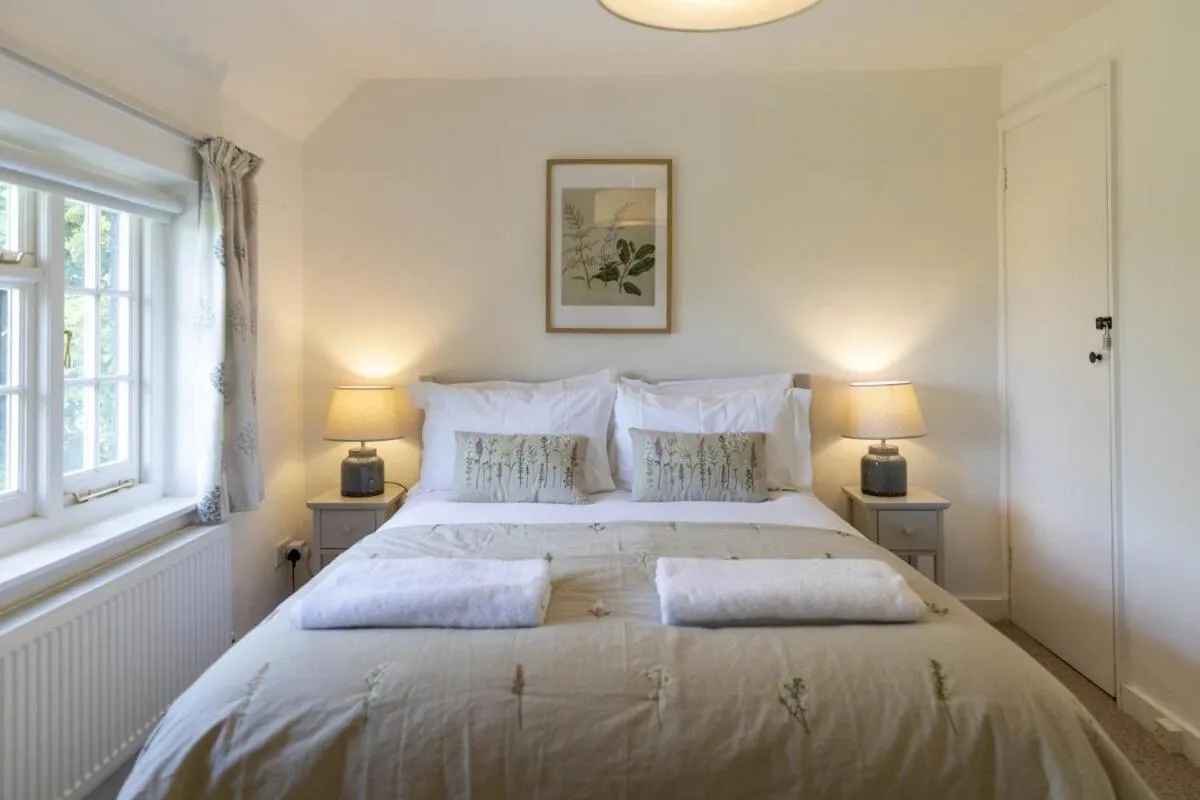 Bed in Danny Lodge - Country Cottage Near Brighton by Huluki Sussex Stays