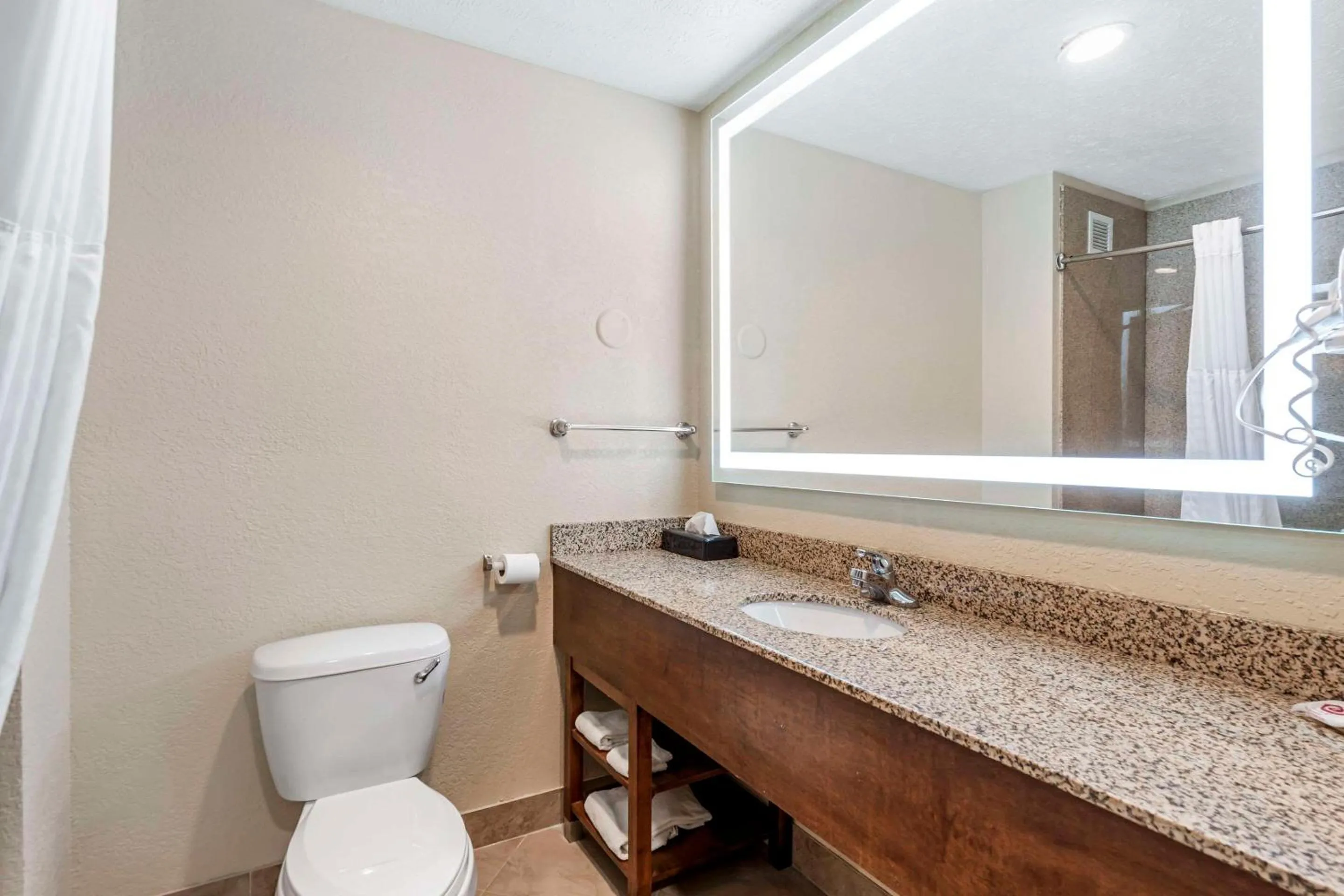 Bedroom in Comfort Suites Merrillville near US 30