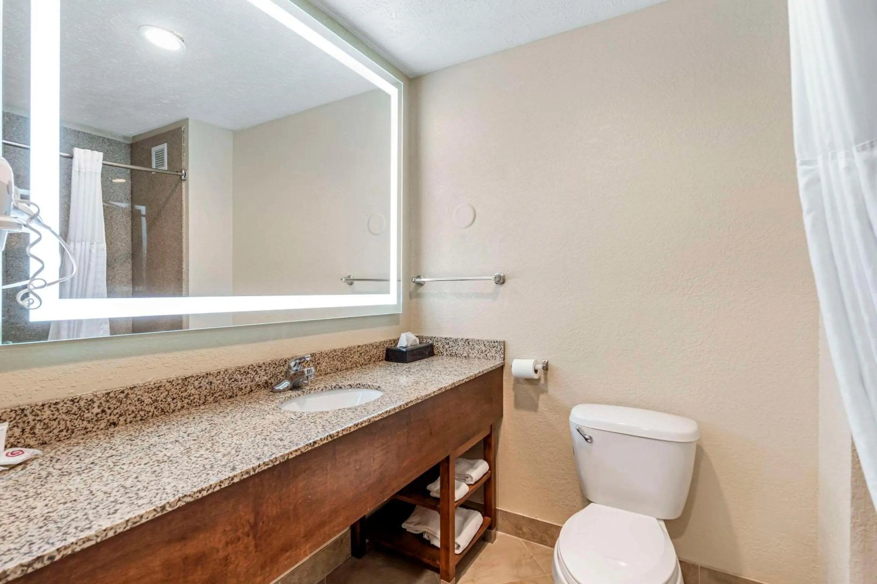 Bedroom in Comfort Suites Merrillville near US 30