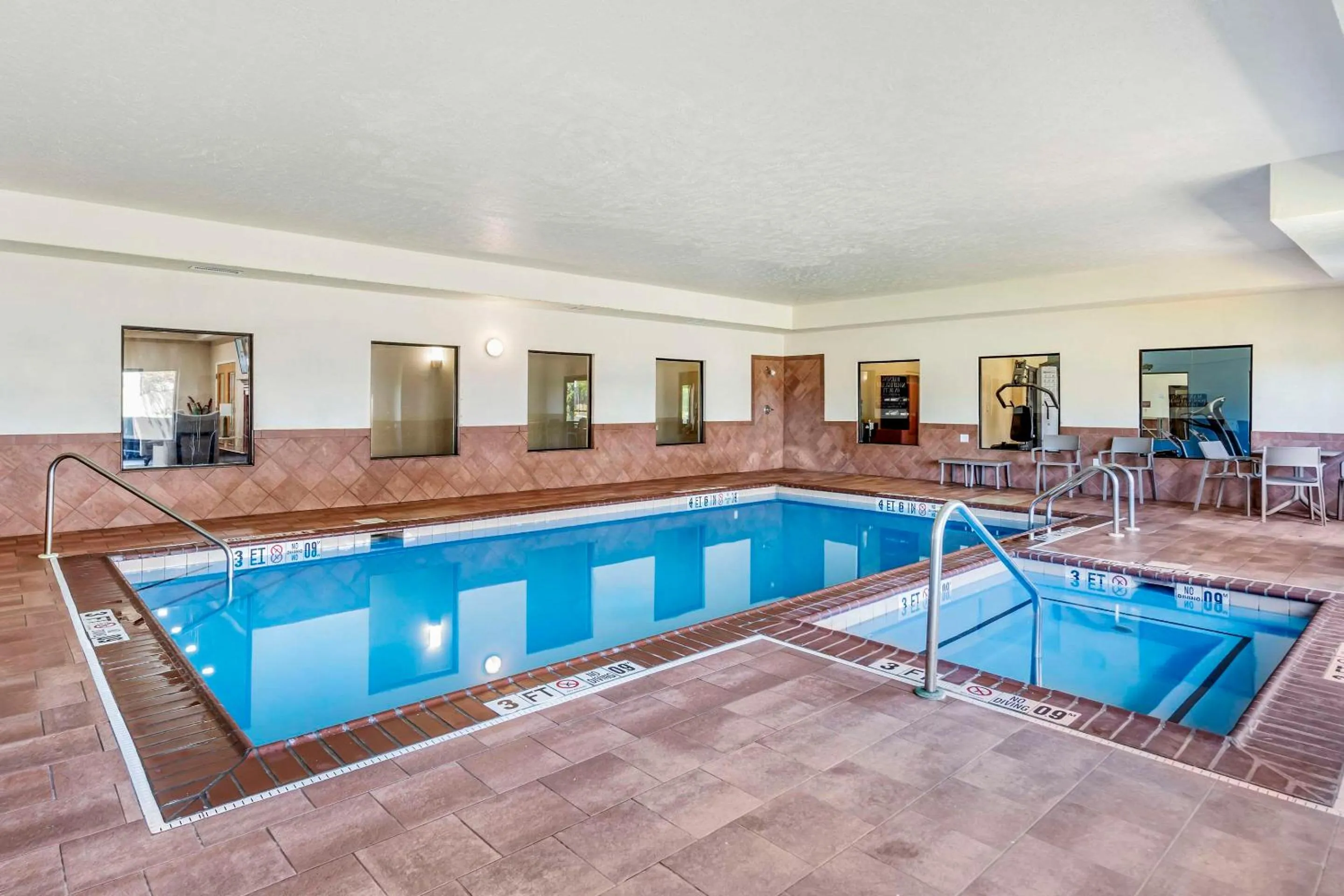 Pool view in Comfort Suites Merrillville near US 30